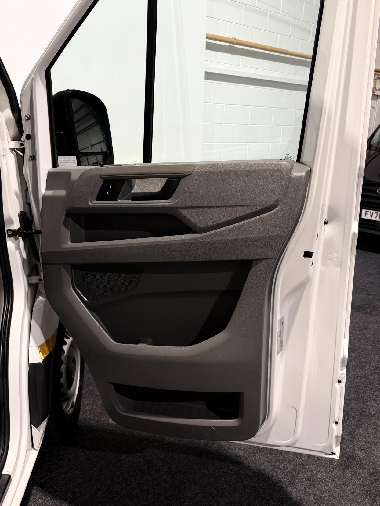 Volkswagen Crafter 2.0 TDI CR35 Trendline Panel Van 5dr Diesel Manual FWD MWB Euro 6 (s/s) (140 ps)