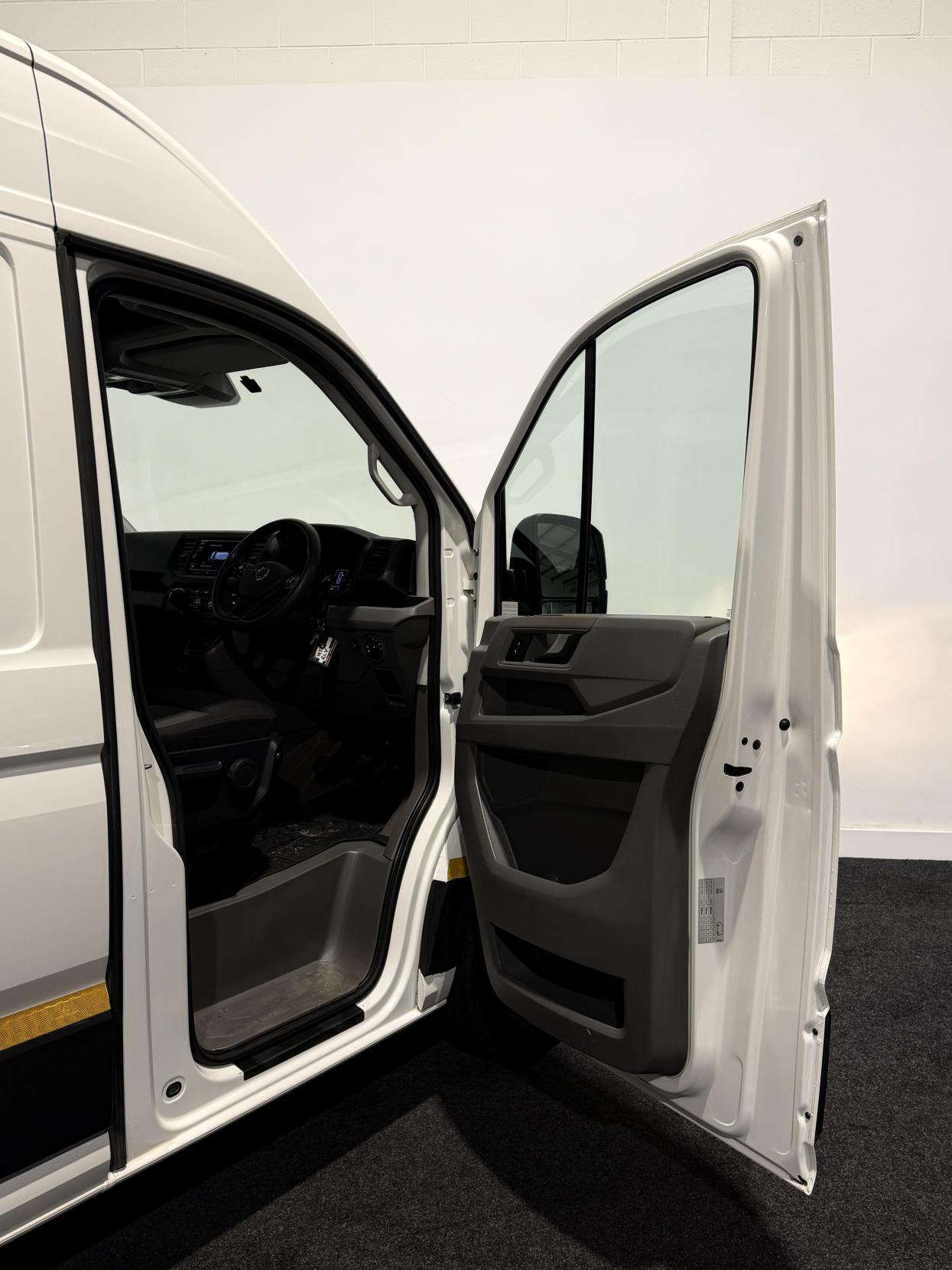 Volkswagen Crafter 2.0 TDI CR35 Trendline Panel Van 5dr Diesel Manual FWD MWB Euro 6 (s/s) (140 ps)