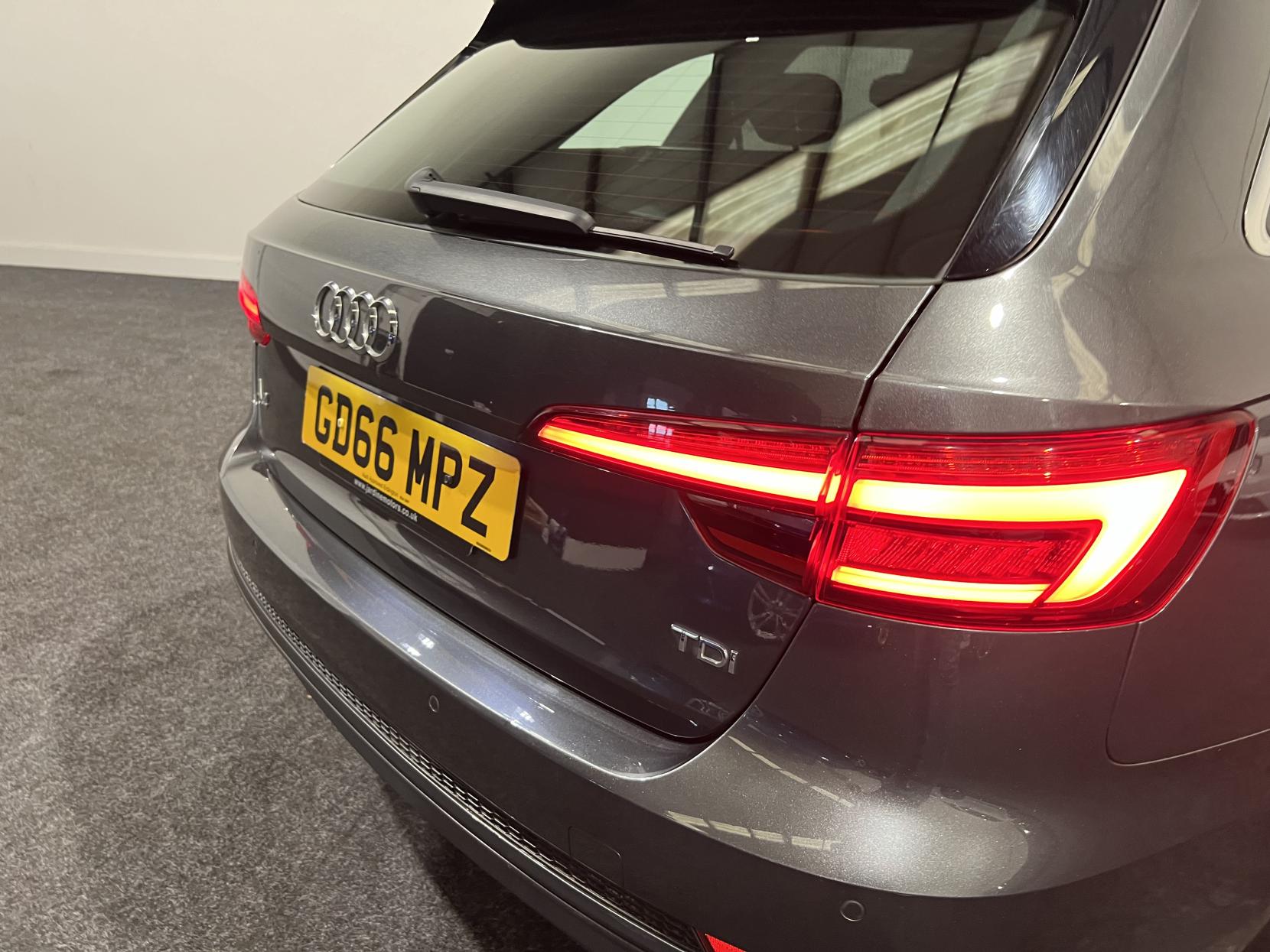 Audi A4 Avant 2.0 TDI S line Estate 5dr Diesel S Tronic Euro 6 (s/s) (150 ps)