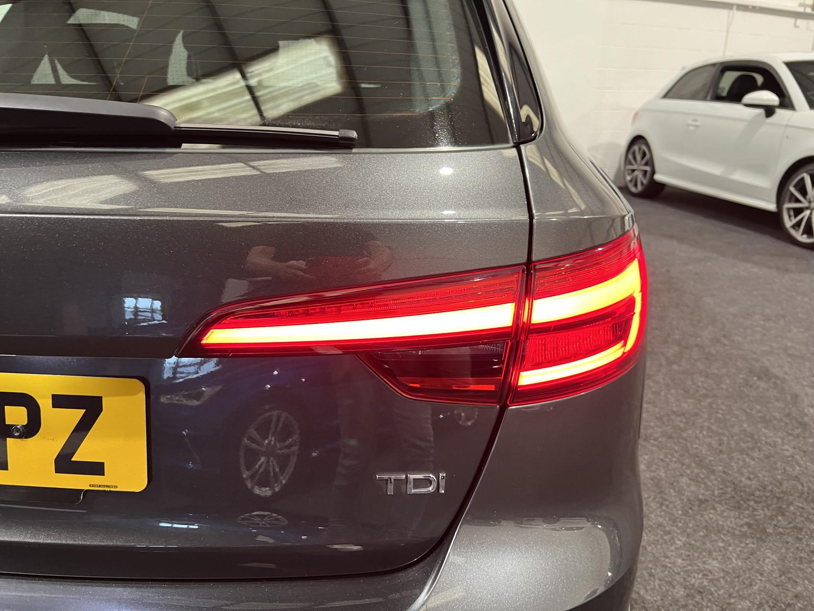 Audi A4 Avant 2.0 TDI S line Estate 5dr Diesel S Tronic Euro 6 (s/s) (150 ps)