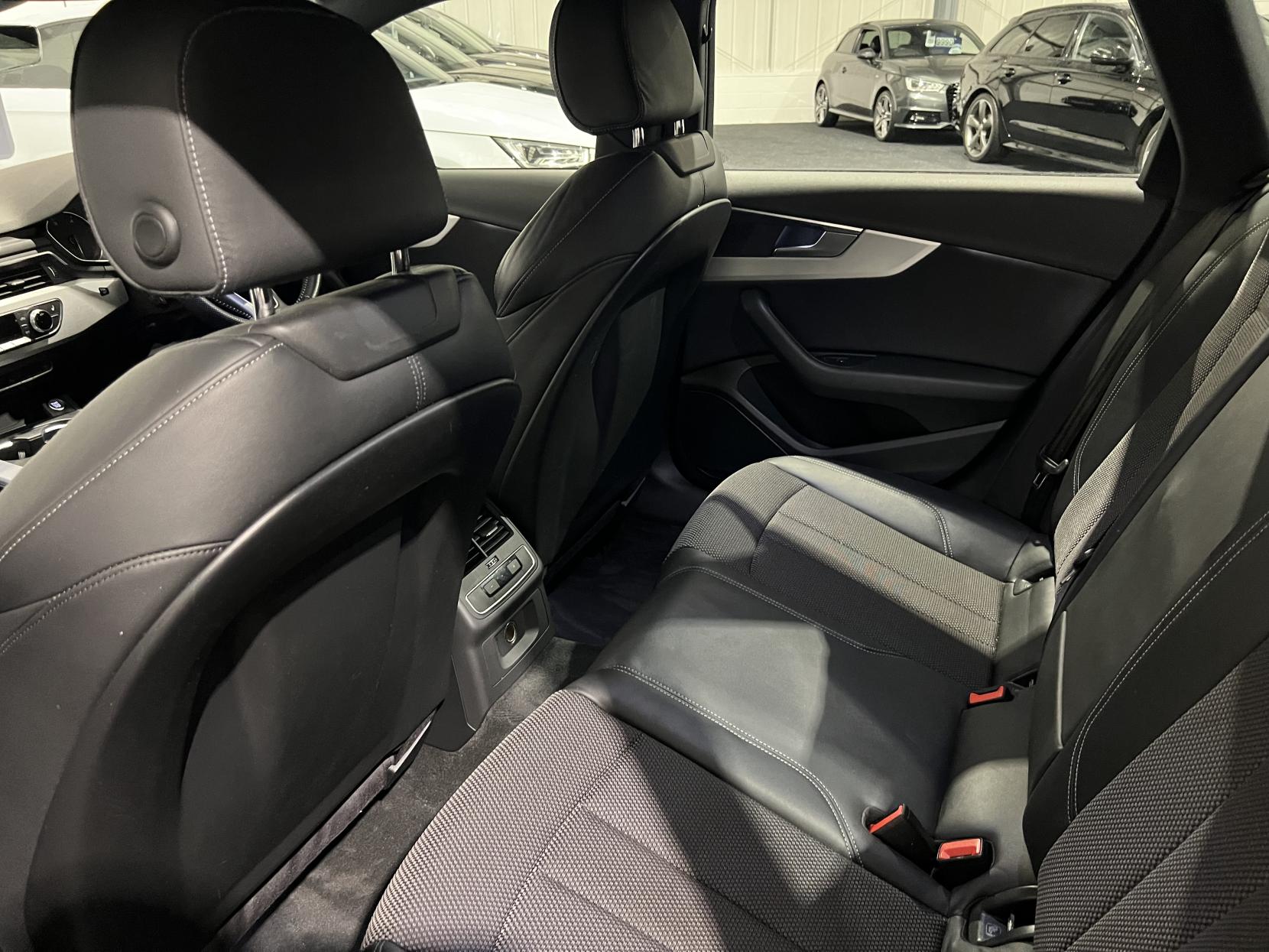 Audi A4 Avant 2.0 TDI S line Estate 5dr Diesel S Tronic Euro 6 (s/s) (150 ps)