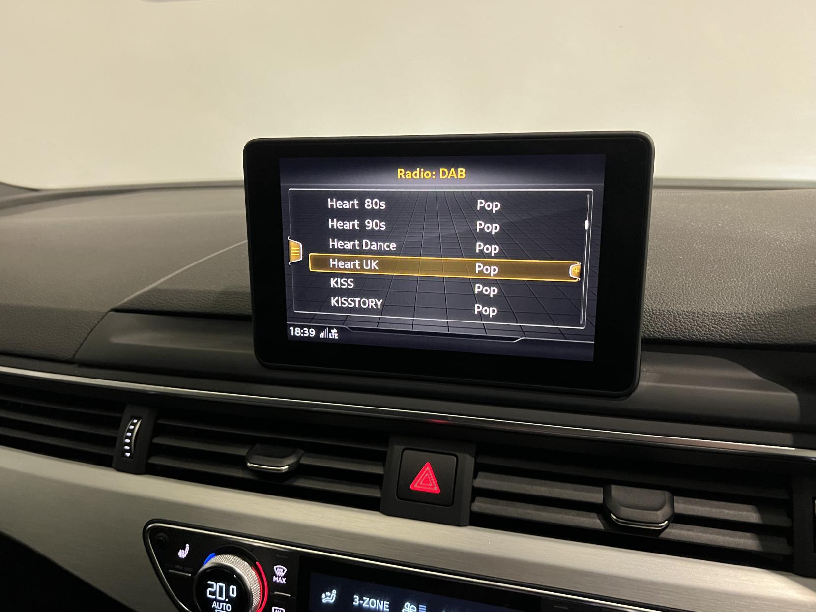 Audi A4 Avant 2.0 TDI S line Estate 5dr Diesel S Tronic Euro 6 (s/s) (150 ps)