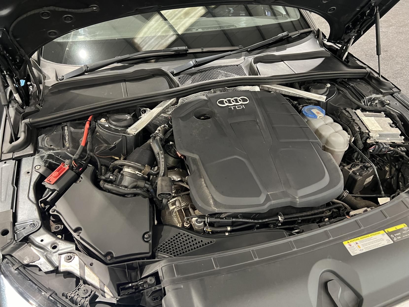 Audi A4 Avant 2.0 TDI S line Estate 5dr Diesel S Tronic Euro 6 (s/s) (150 ps)