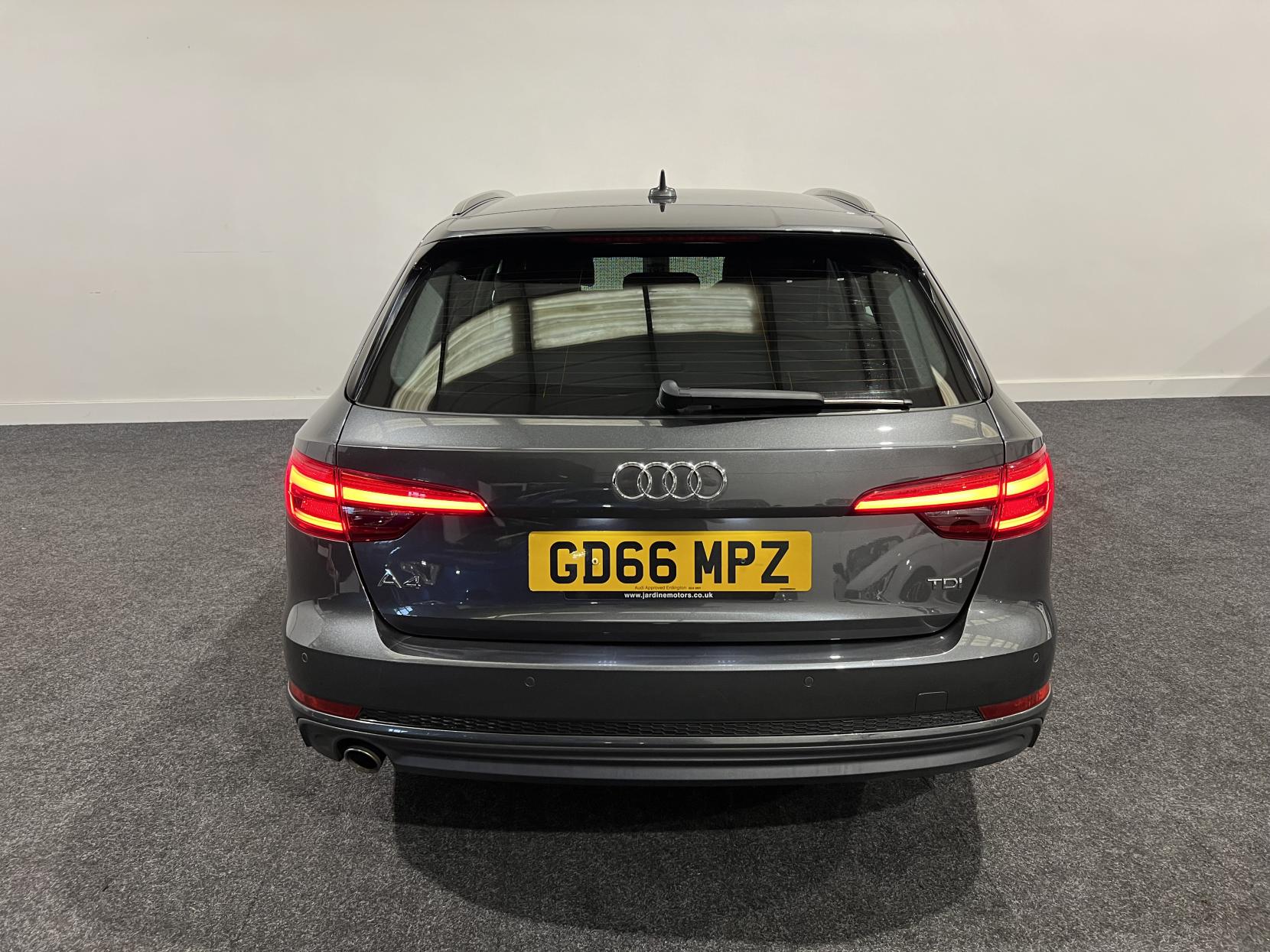 Audi A4 Avant 2.0 TDI S line Estate 5dr Diesel S Tronic Euro 6 (s/s) (150 ps)
