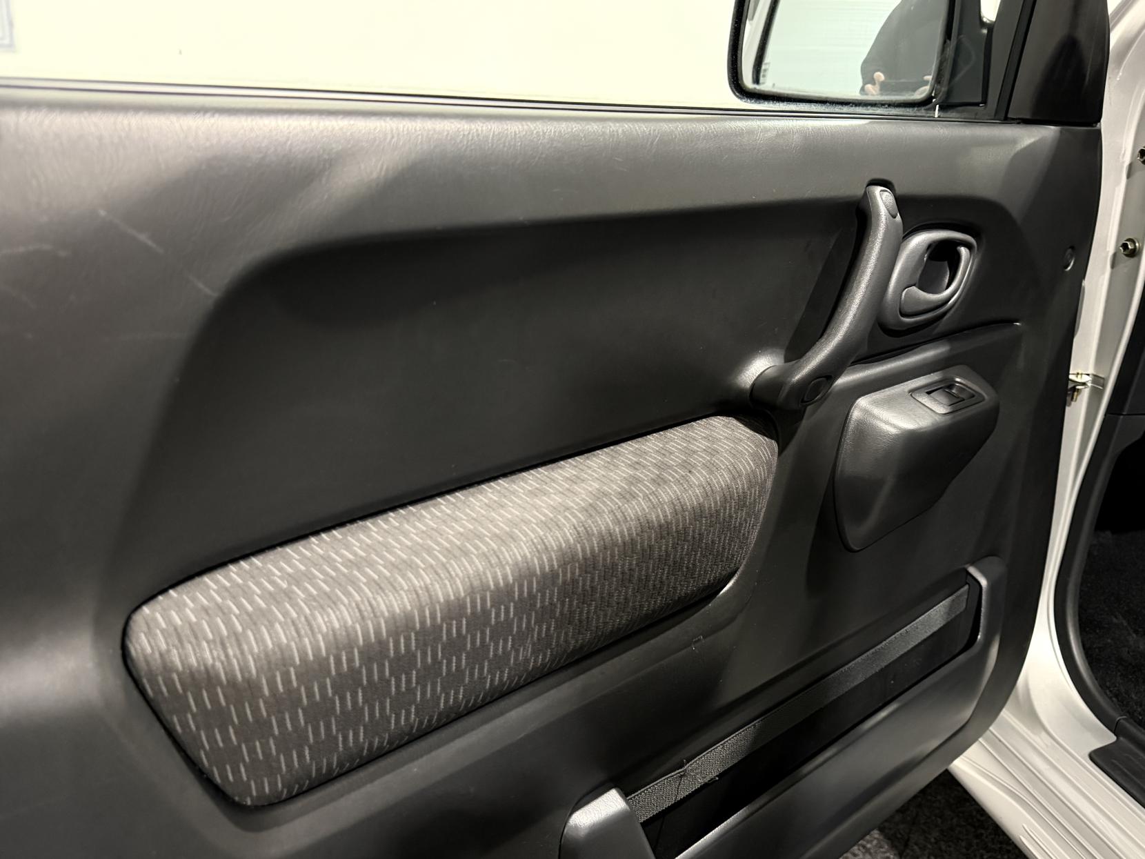 Suzuki Jimny 1.3 JLX SUV 3dr Petrol Manual (174 g/km, 83 bhp)