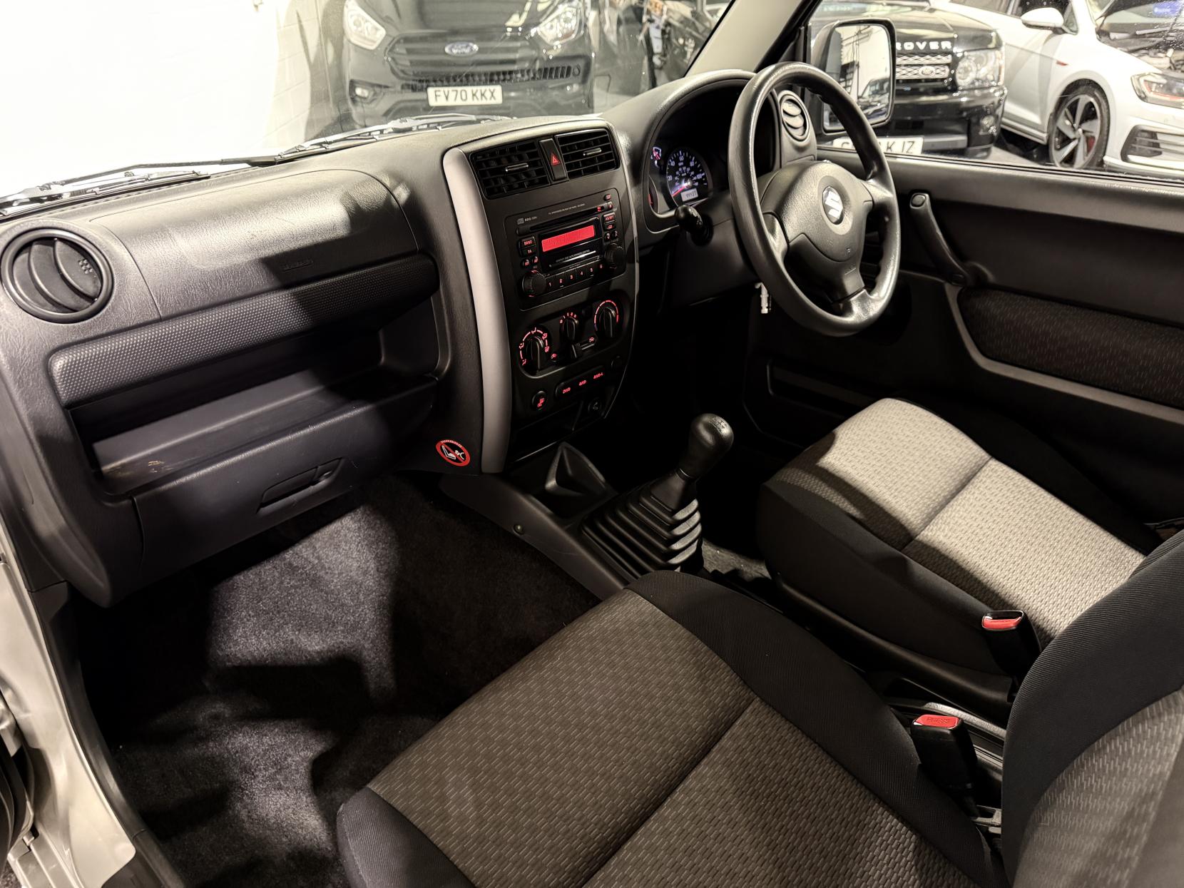 Suzuki Jimny 1.3 JLX SUV 3dr Petrol Manual (174 g/km, 83 bhp)