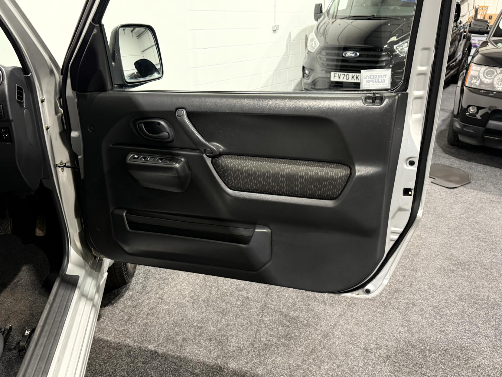 Suzuki Jimny 1.3 JLX SUV 3dr Petrol Manual (174 g/km, 83 bhp)