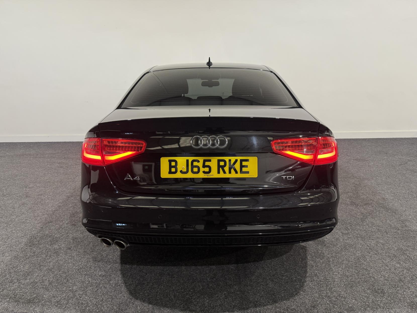 Audi A4 2.0 TDI Black Edition Saloon 4dr Diesel Manual Euro 6 (s/s) (Nav) (190 ps)