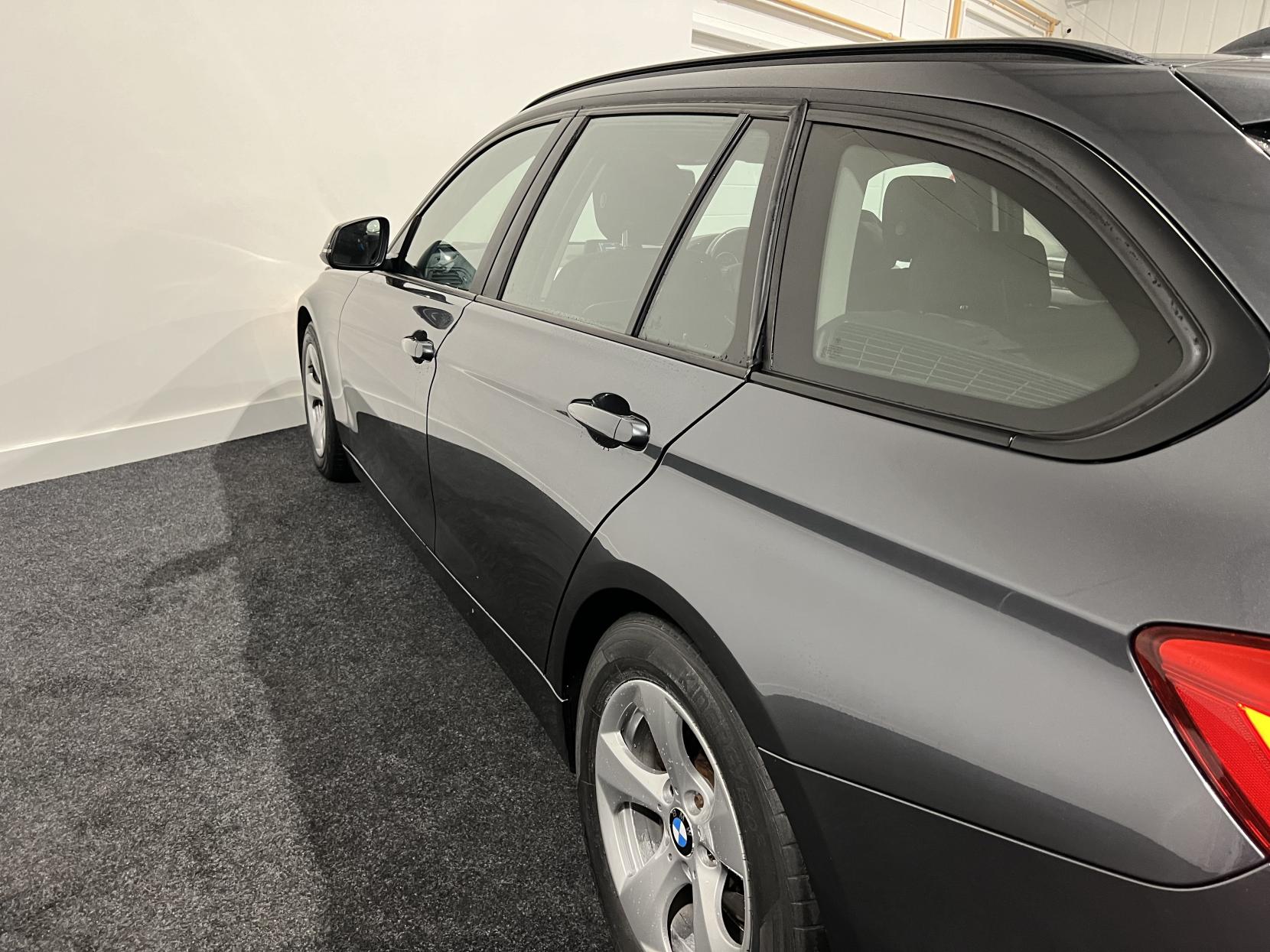 BMW 3 Series 2.0 320d ED EfficientDynamics Touring 5dr Diesel Manual Euro 5 (s/s) (163 ps)