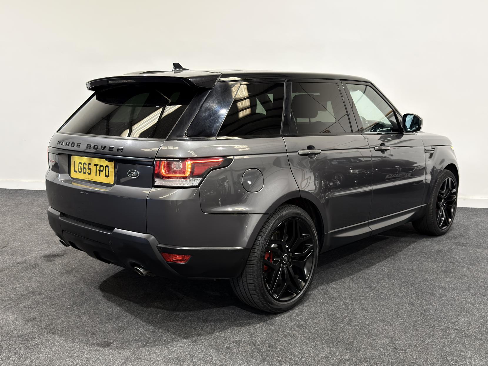 Land Rover Range Rover Sport 3.0 SD V6 HSE Dynamic SUV 5dr Diesel Auto 4WD Euro 6 (s/s) (306 ps)