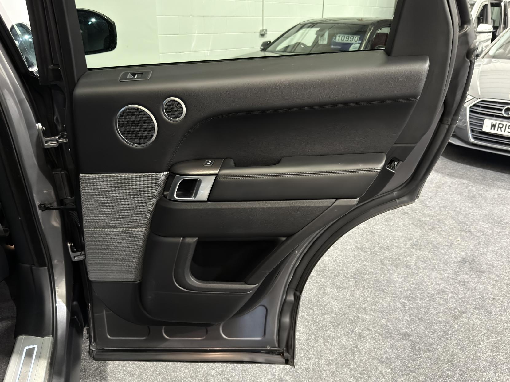 Land Rover Range Rover Sport 3.0 SD V6 HSE Dynamic SUV 5dr Diesel Auto 4WD Euro 6 (s/s) (306 ps)