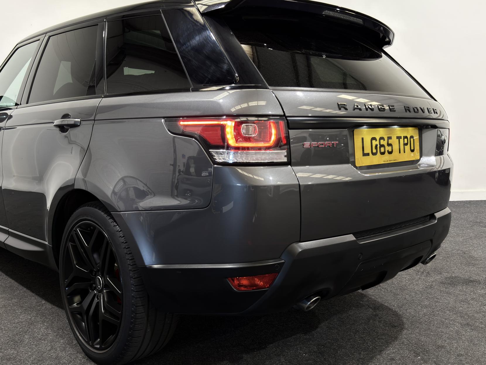 Land Rover Range Rover Sport 3.0 SD V6 HSE Dynamic SUV 5dr Diesel Auto 4WD Euro 6 (s/s) (306 ps)