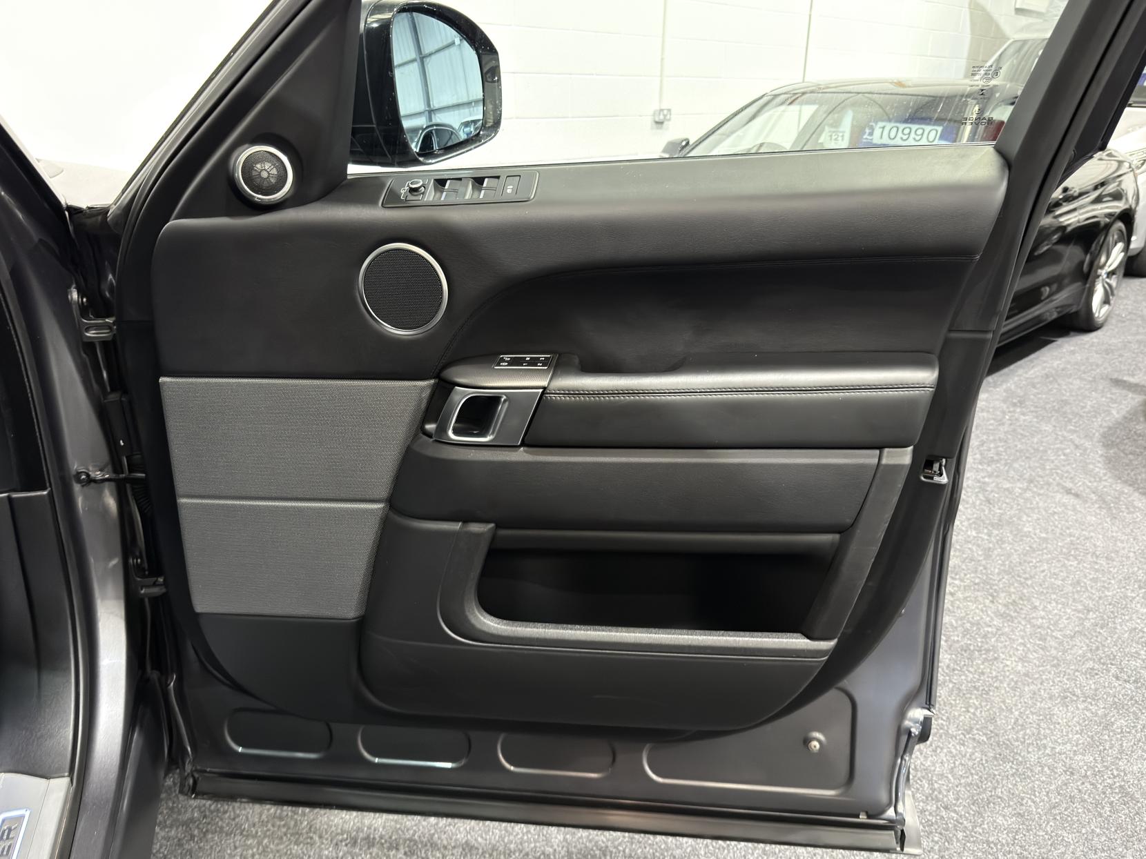 Land Rover Range Rover Sport 3.0 SD V6 HSE Dynamic SUV 5dr Diesel Auto 4WD Euro 6 (s/s) (306 ps)