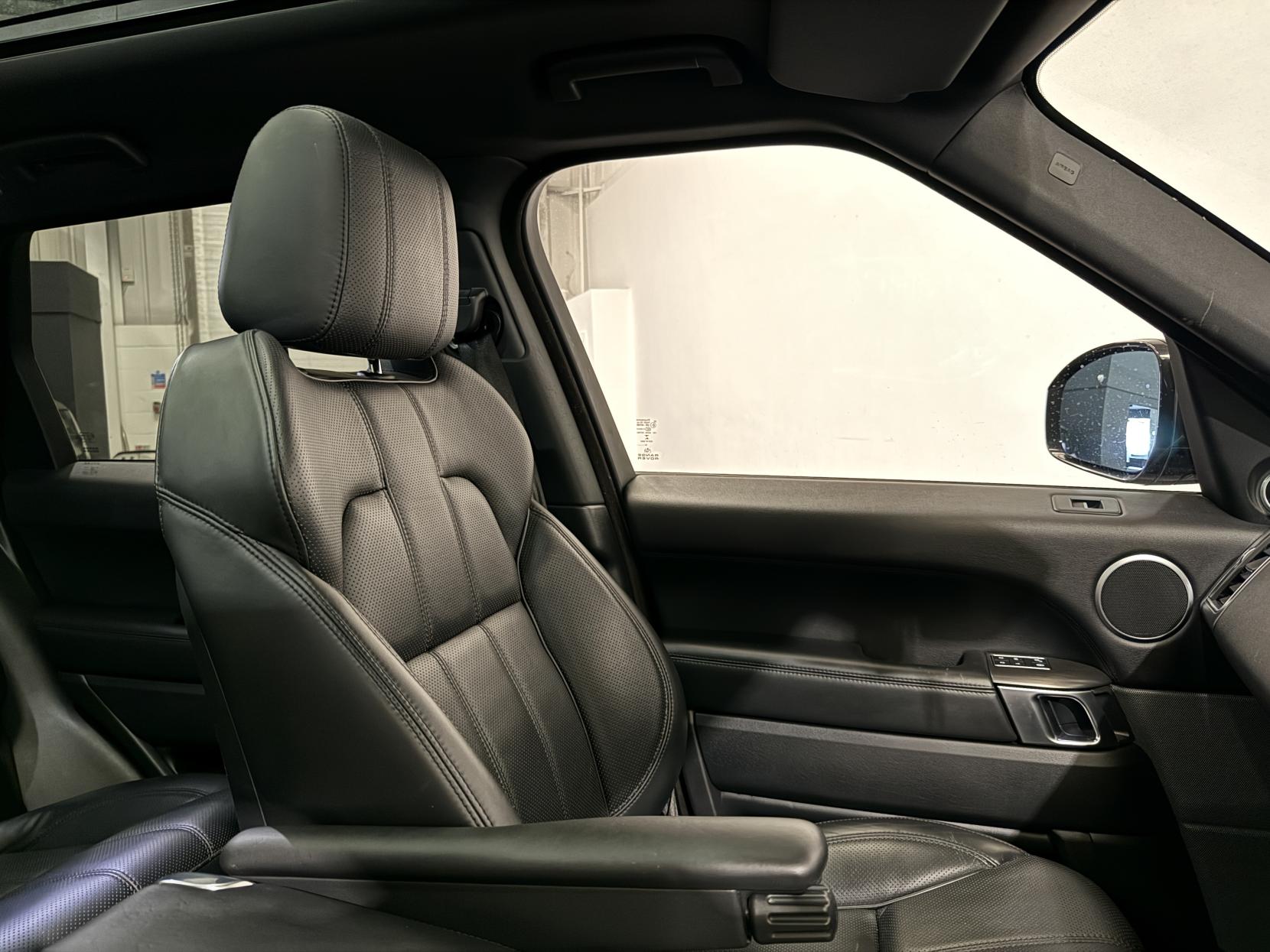 Land Rover Range Rover Sport 3.0 SD V6 HSE Dynamic SUV 5dr Diesel Auto 4WD Euro 6 (s/s) (306 ps)