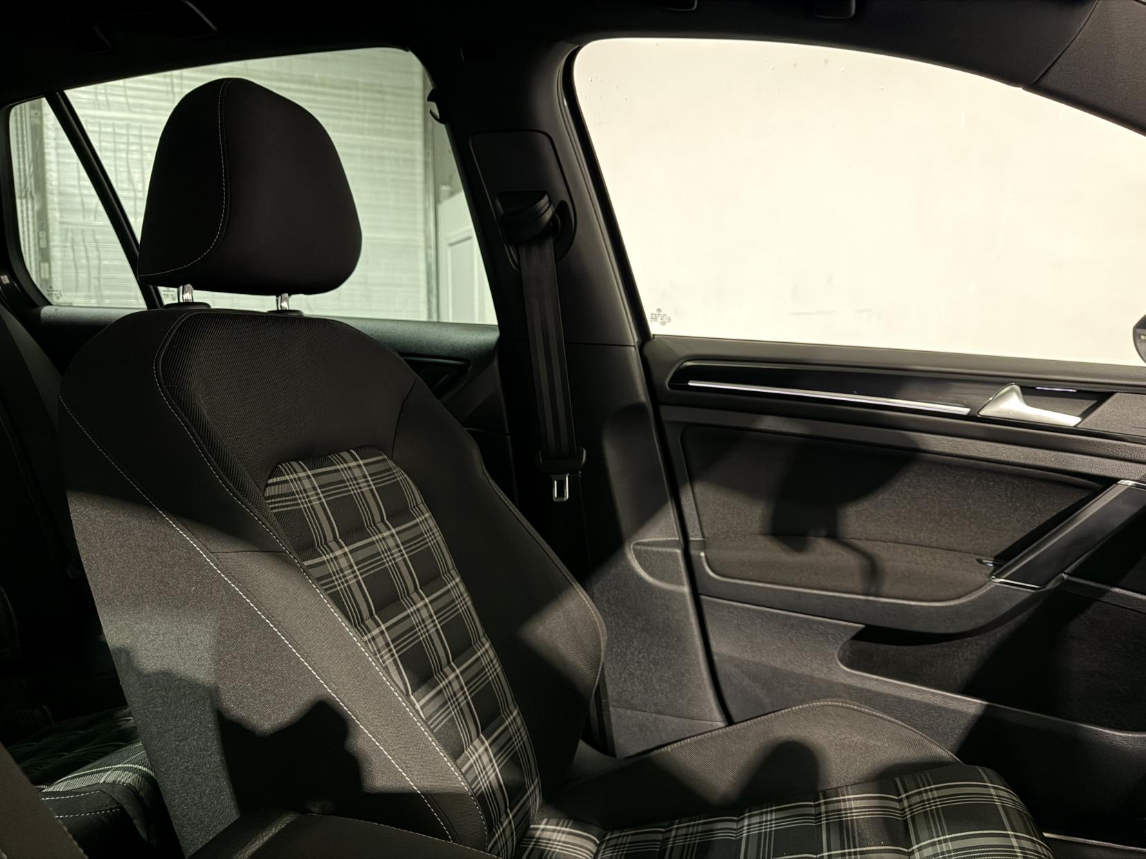 Volkswagen Golf 2.0 TDI BlueMotion Tech GTD Hatchback 5dr Diesel Manual Euro 6 (s/s) (184 ps)