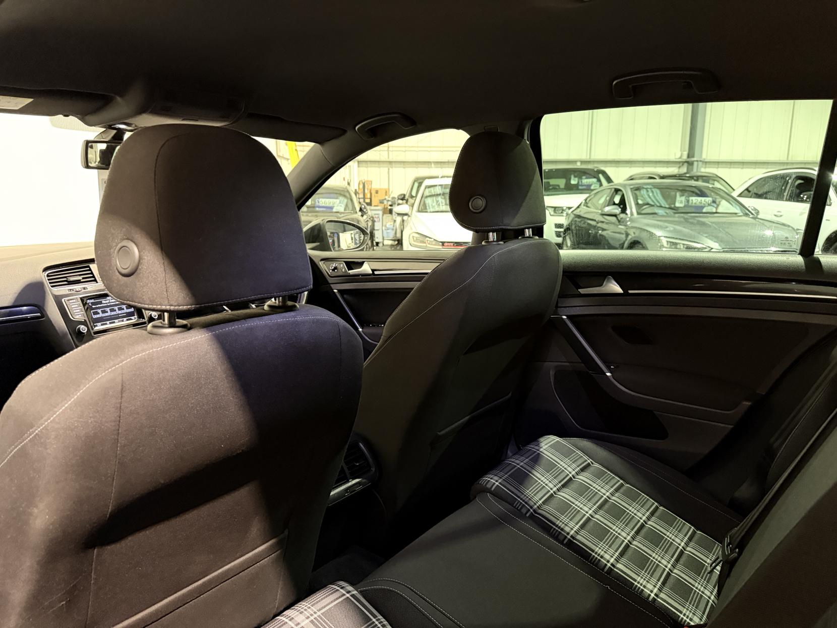 Volkswagen Golf 2.0 TDI BlueMotion Tech GTD Hatchback 5dr Diesel Manual Euro 6 (s/s) (184 ps)