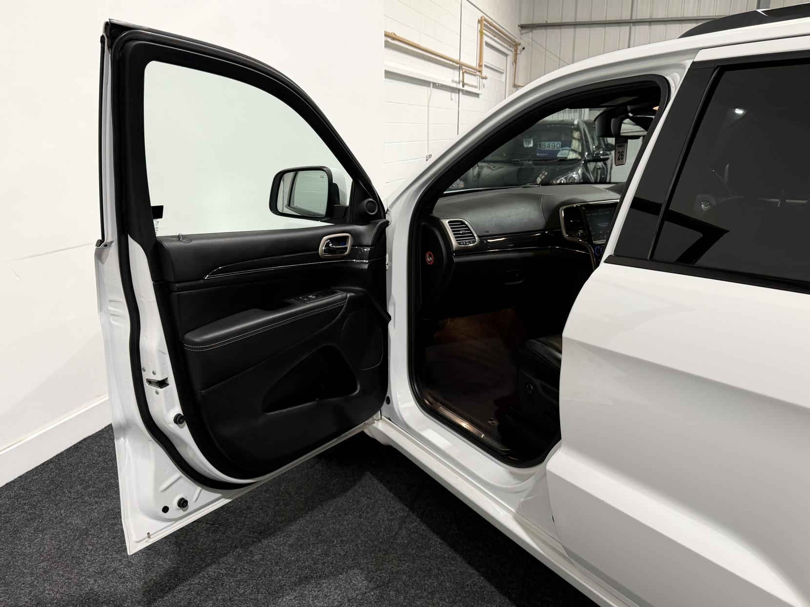 Jeep Grand Cherokee 3.0 V6 CRD Overland SUV 5dr Diesel Auto 4WD Euro 5 (247 bhp)