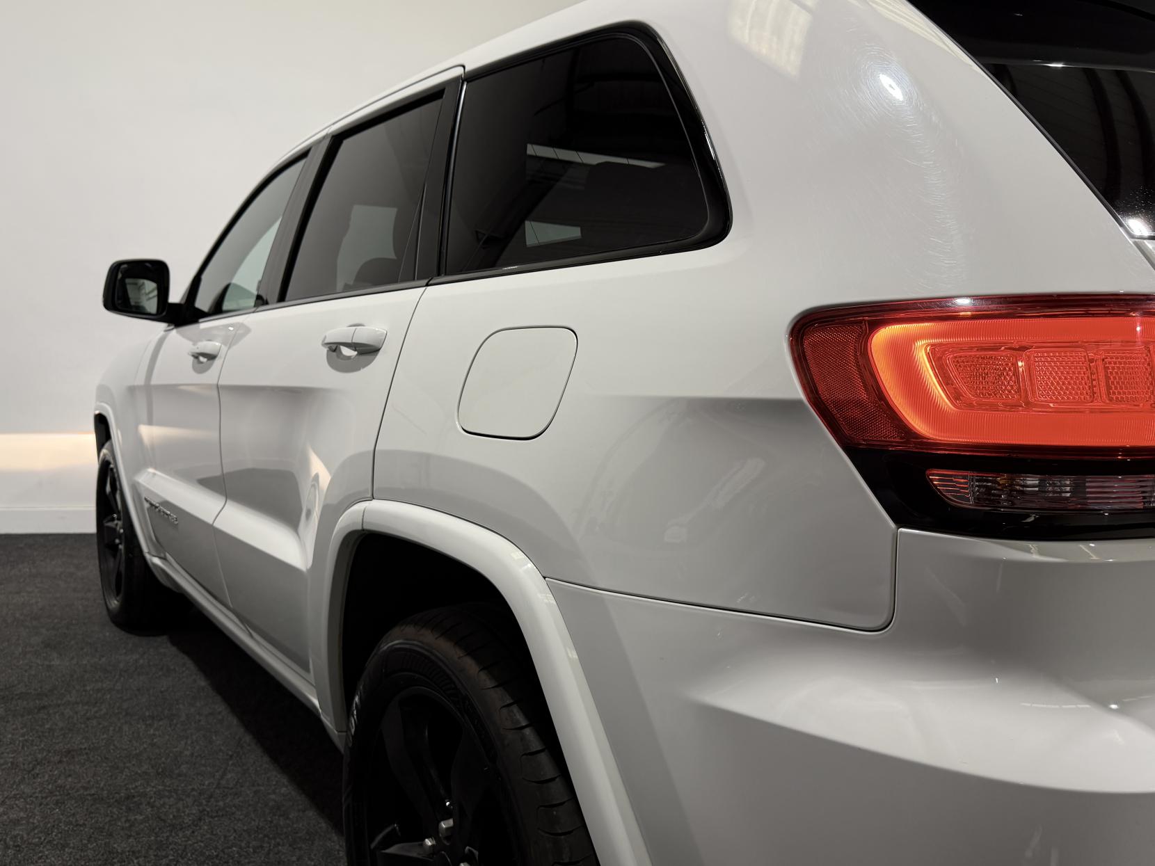 Jeep Grand Cherokee 3.0 V6 CRD Overland SUV 5dr Diesel Auto 4WD Euro 5 (247 bhp)