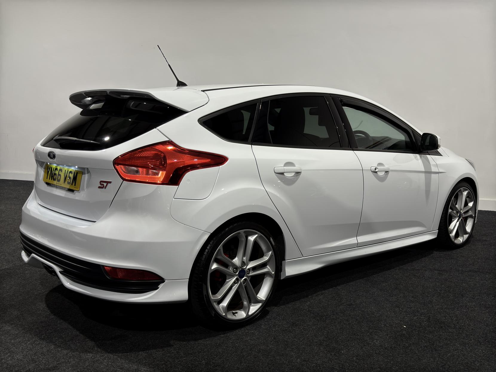 Ford Focus 2.0 TDCi ST-2 Hatchback 5dr Diesel Manual Euro 6 (s/s) (185 ps)