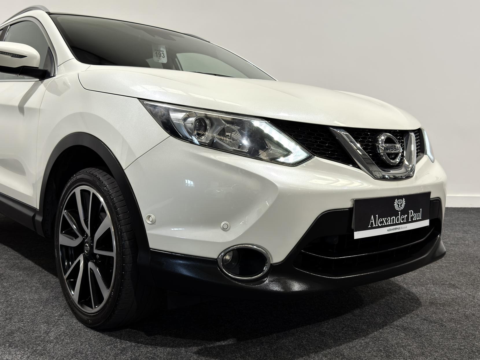 Nissan Qashqai 1.6 dCi Tekna SUV 5dr Diesel Manual 2WD Euro 5 (s/s) (130 ps)
