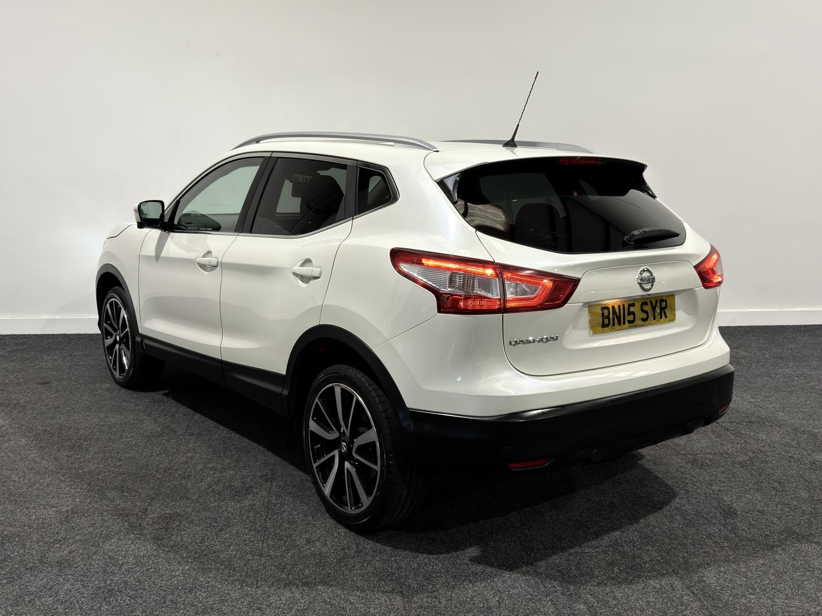 Nissan Qashqai 1.6 dCi Tekna SUV 5dr Diesel Manual 2WD Euro 5 (s/s) (130 ps)
