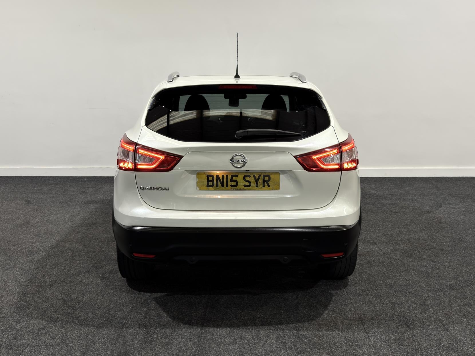 Nissan Qashqai 1.6 dCi Tekna SUV 5dr Diesel Manual 2WD Euro 5 (s/s) (130 ps)