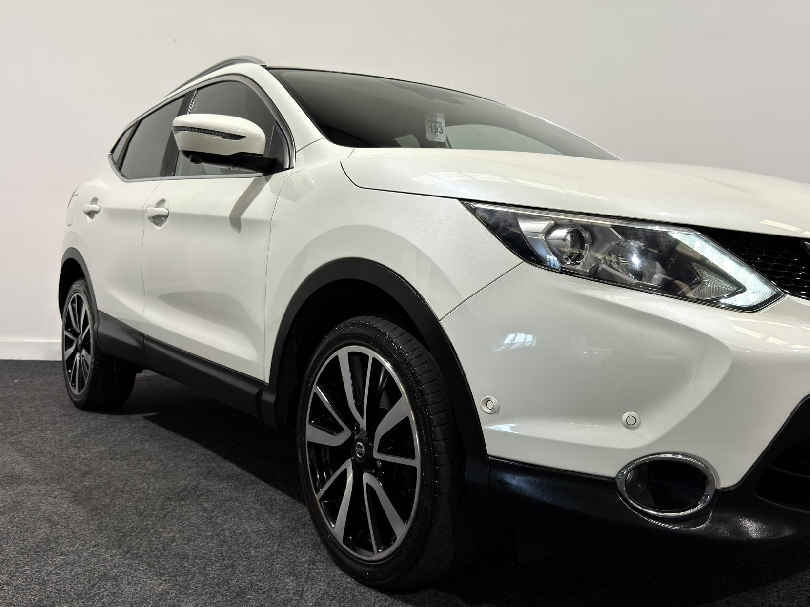 Nissan Qashqai 1.6 dCi Tekna SUV 5dr Diesel Manual 2WD Euro 5 (s/s) (130 ps)