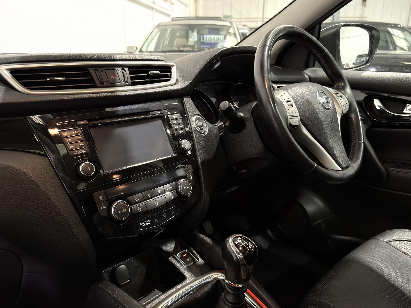Nissan Qashqai 1.6 dCi Tekna SUV 5dr Diesel Manual 2WD Euro 5 (s/s) (130 ps)