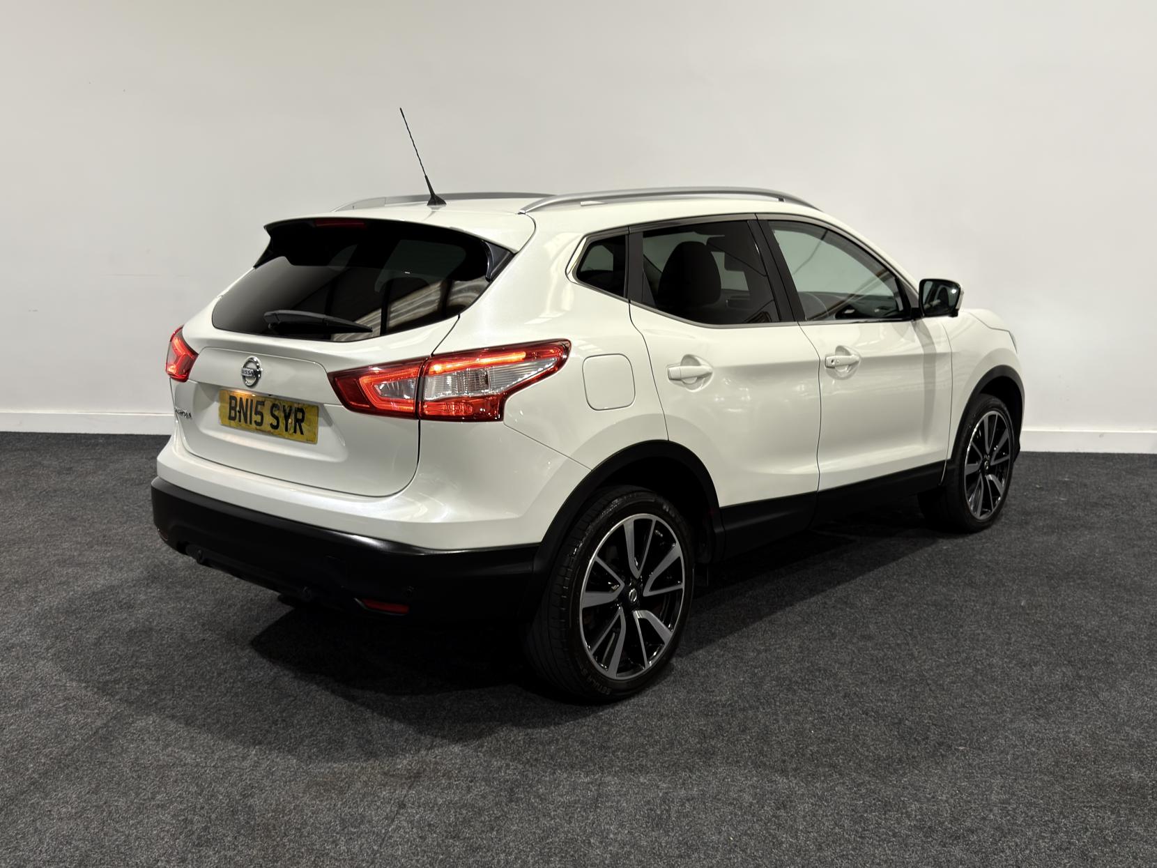 Nissan Qashqai 1.6 dCi Tekna SUV 5dr Diesel Manual 2WD Euro 5 (s/s) (130 ps)