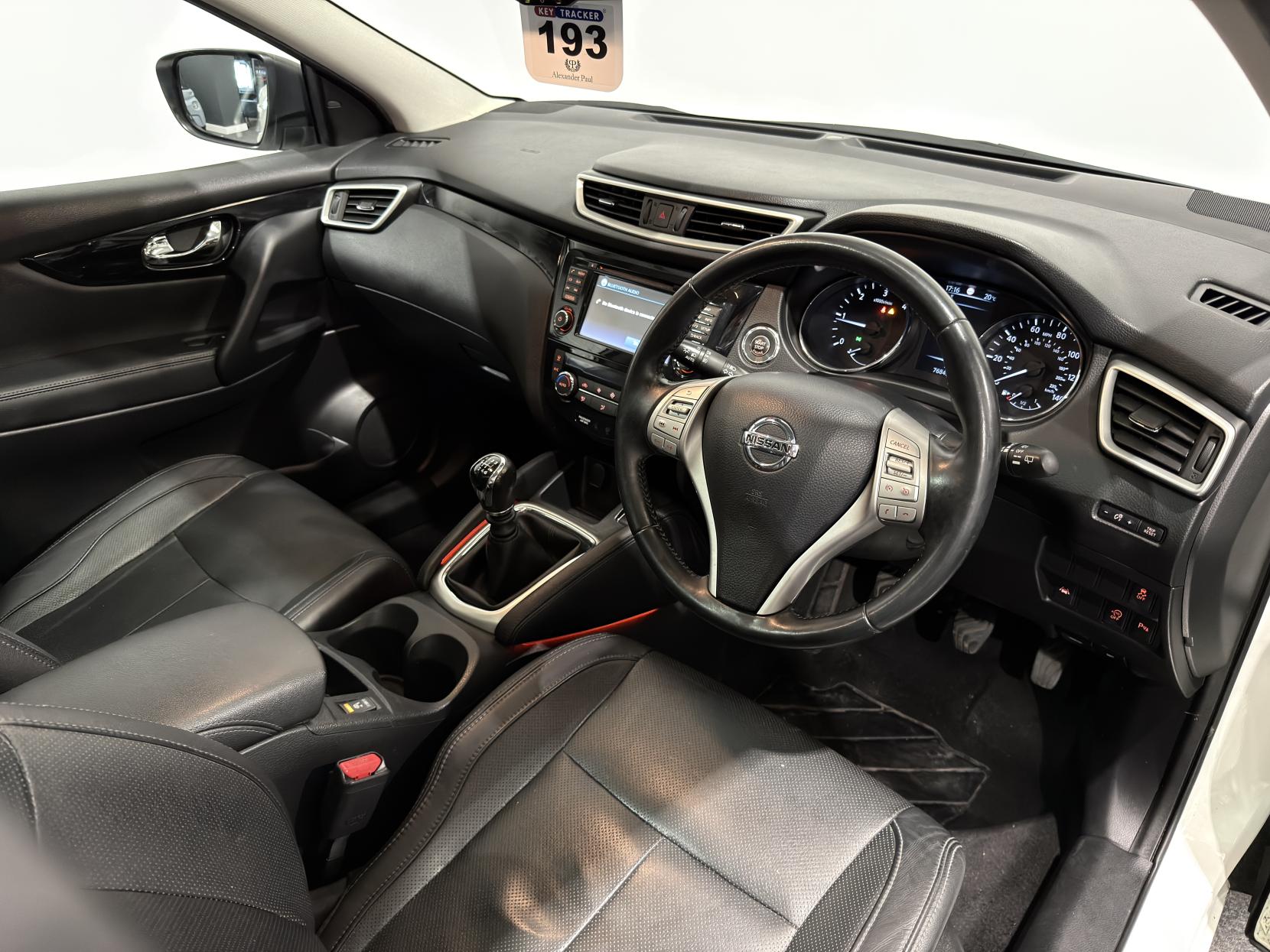 Nissan Qashqai 1.6 dCi Tekna SUV 5dr Diesel Manual 2WD Euro 5 (s/s) (130 ps)