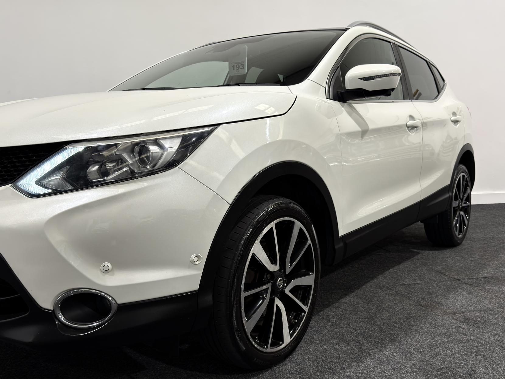 Nissan Qashqai 1.6 dCi Tekna SUV 5dr Diesel Manual 2WD Euro 5 (s/s) (130 ps)