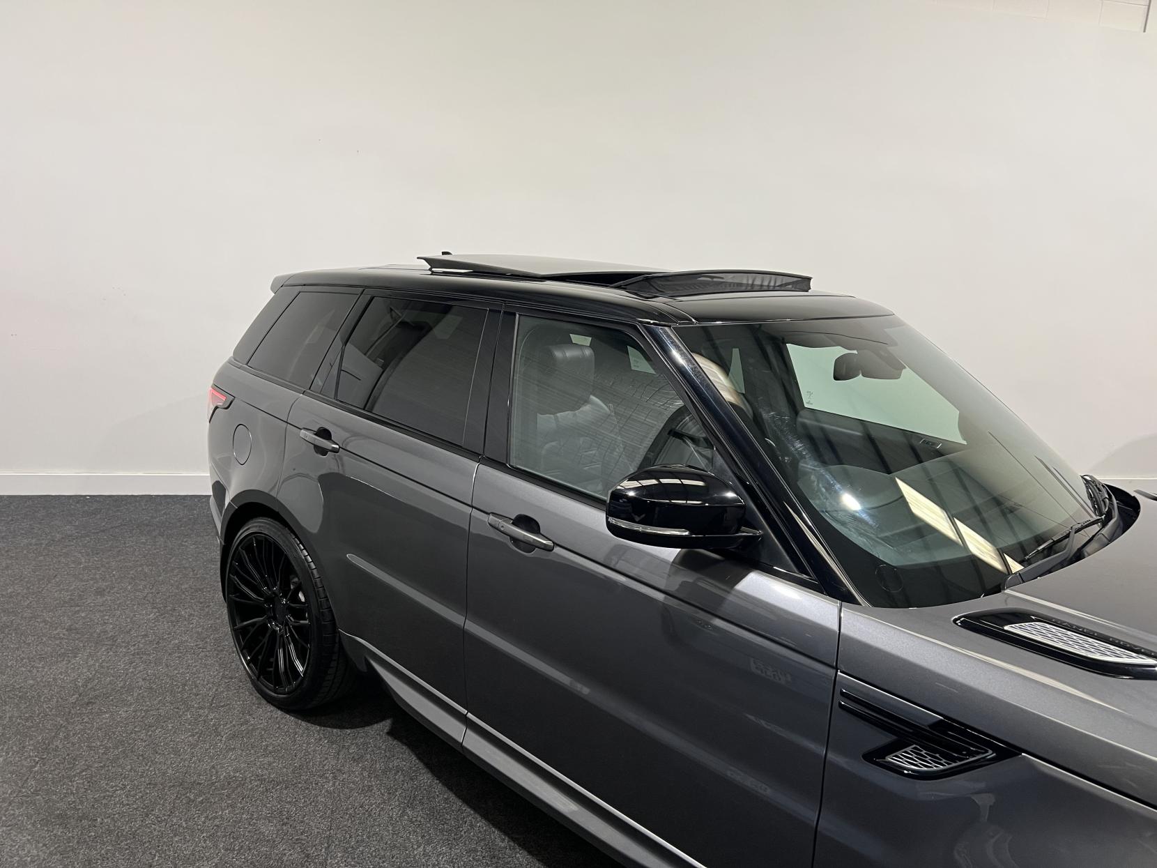 Land Rover Range Rover Sport 3.0 SD V6 Autobiography Dynamic SUV 5dr Diesel Auto 4WD Euro 6 (s/s) (306 ps)