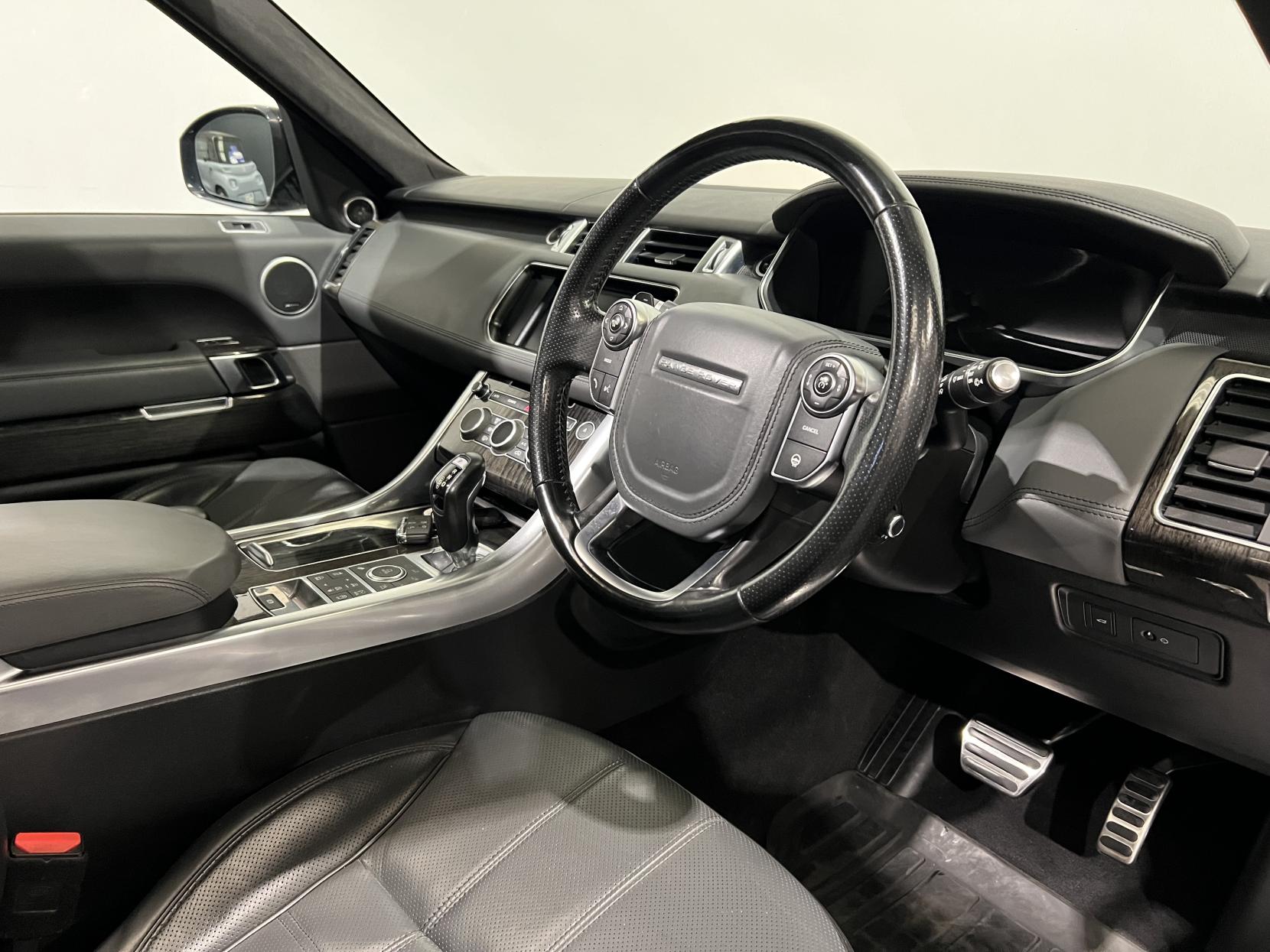 Land Rover Range Rover Sport 3.0 SD V6 Autobiography Dynamic SUV 5dr Diesel Auto 4WD Euro 6 (s/s) (306 ps)
