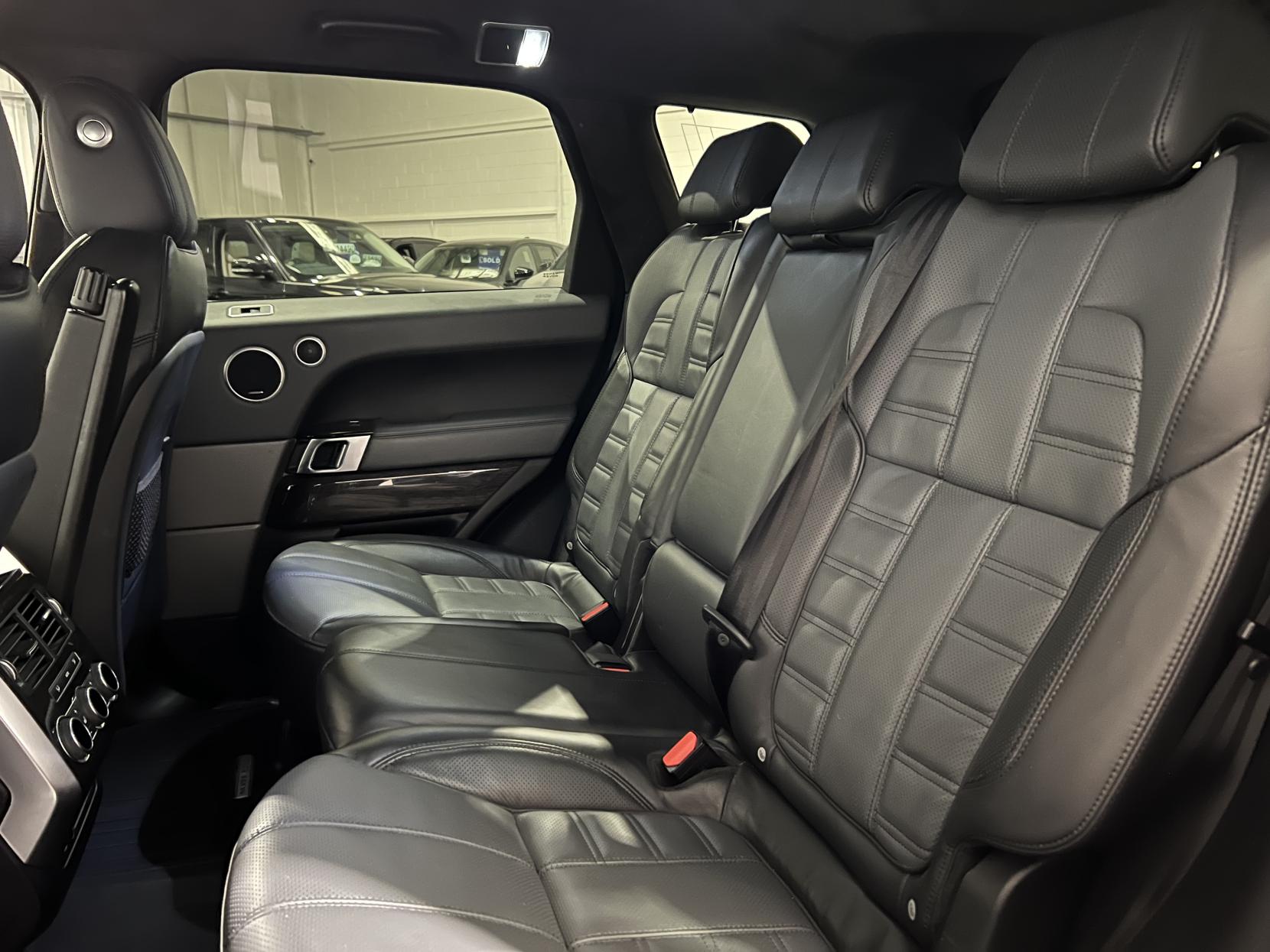 Land Rover Range Rover Sport 3.0 SD V6 Autobiography Dynamic SUV 5dr Diesel Auto 4WD Euro 6 (s/s) (306 ps)