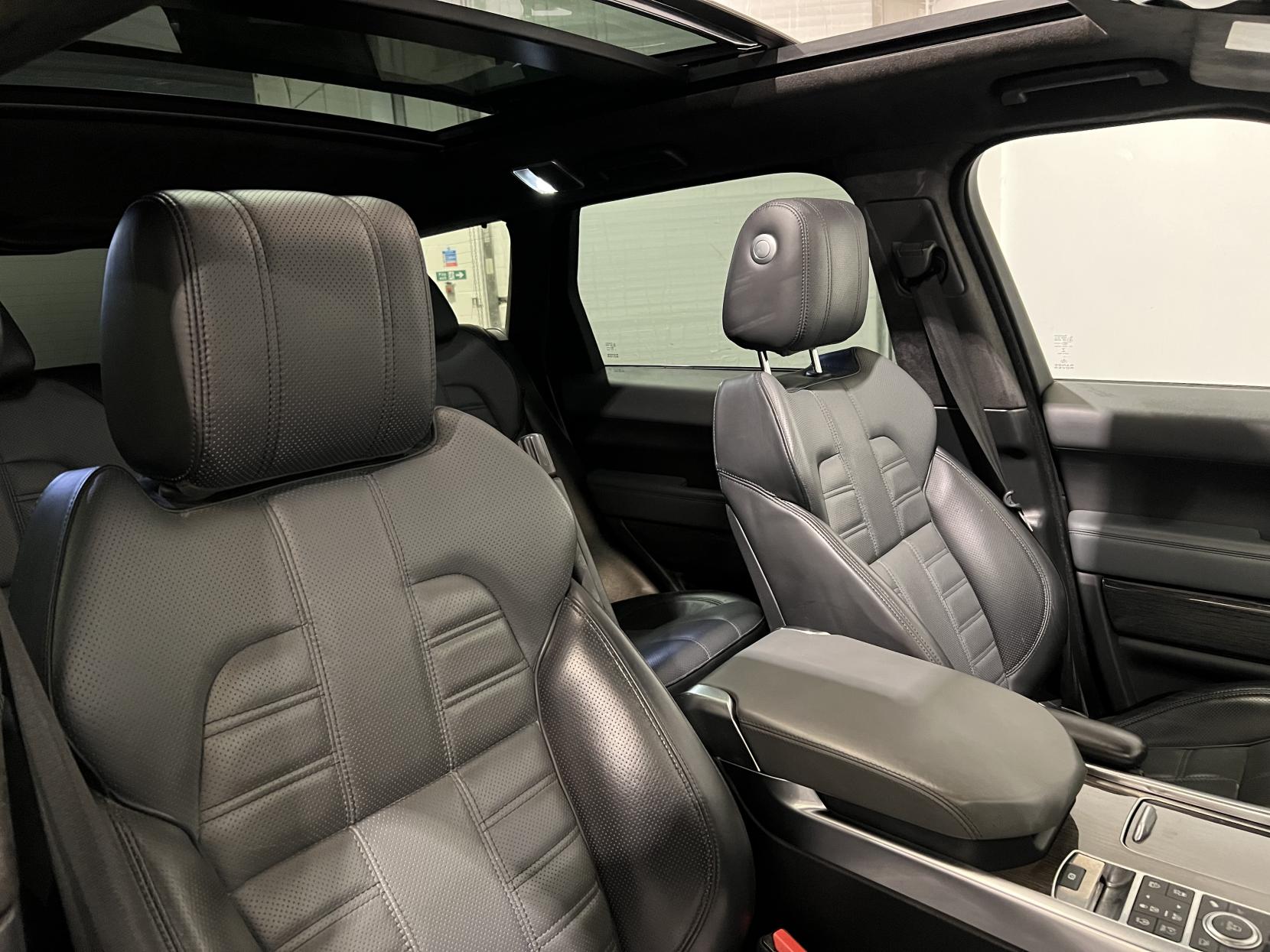 Land Rover Range Rover Sport 3.0 SD V6 Autobiography Dynamic SUV 5dr Diesel Auto 4WD Euro 6 (s/s) (306 ps)