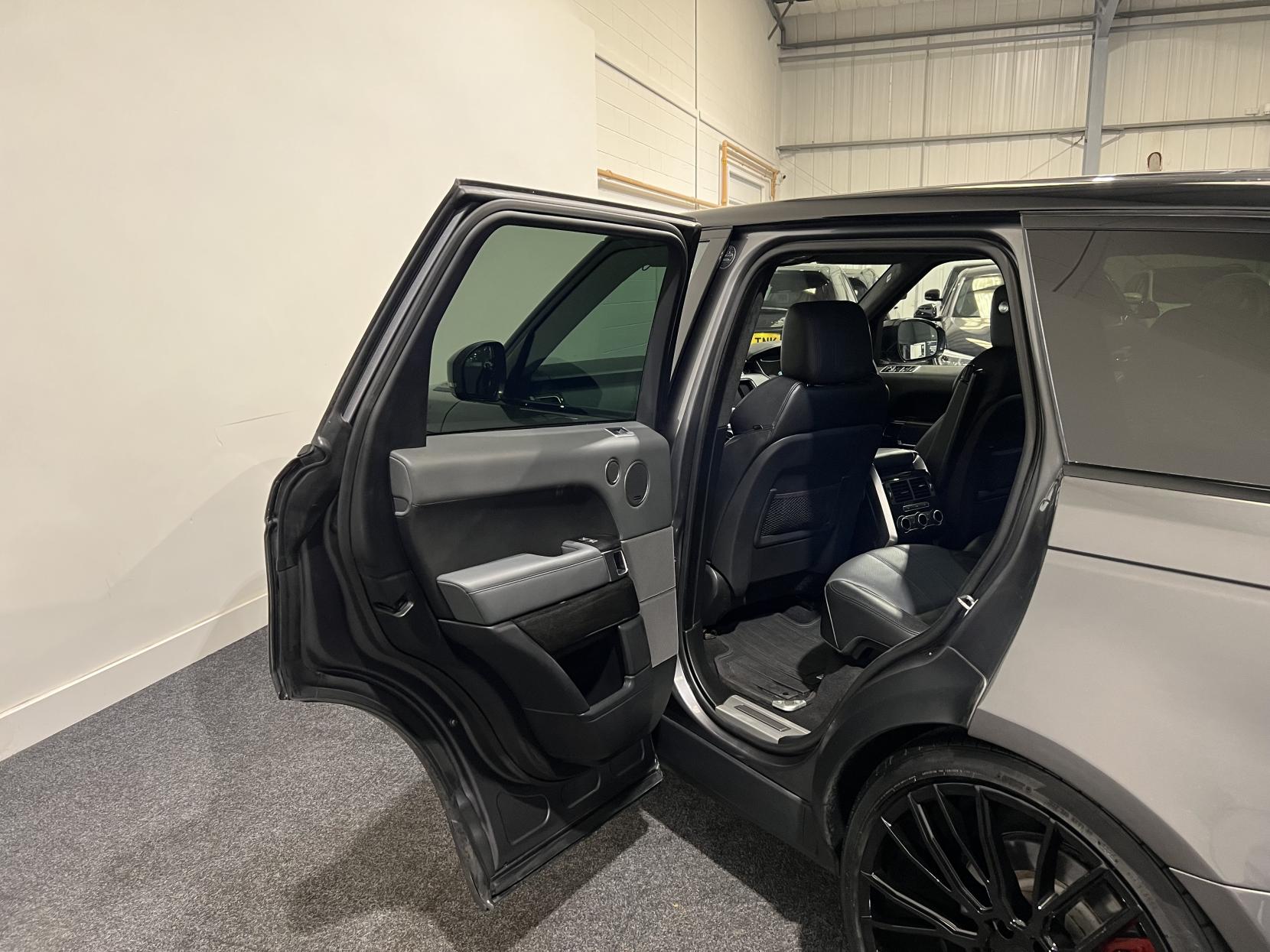 Land Rover Range Rover Sport 3.0 SD V6 Autobiography Dynamic SUV 5dr Diesel Auto 4WD Euro 6 (s/s) (306 ps)