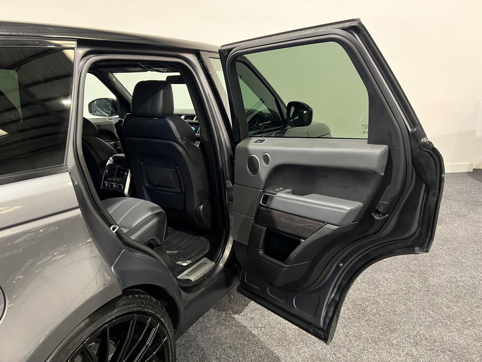 Land Rover Range Rover Sport 3.0 SD V6 Autobiography Dynamic SUV 5dr Diesel Auto 4WD Euro 6 (s/s) (306 ps)