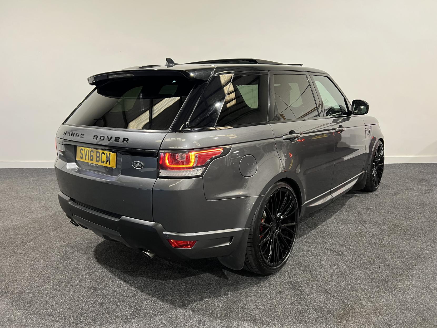 Land Rover Range Rover Sport 3.0 SD V6 Autobiography Dynamic SUV 5dr Diesel Auto 4WD Euro 6 (s/s) (306 ps)