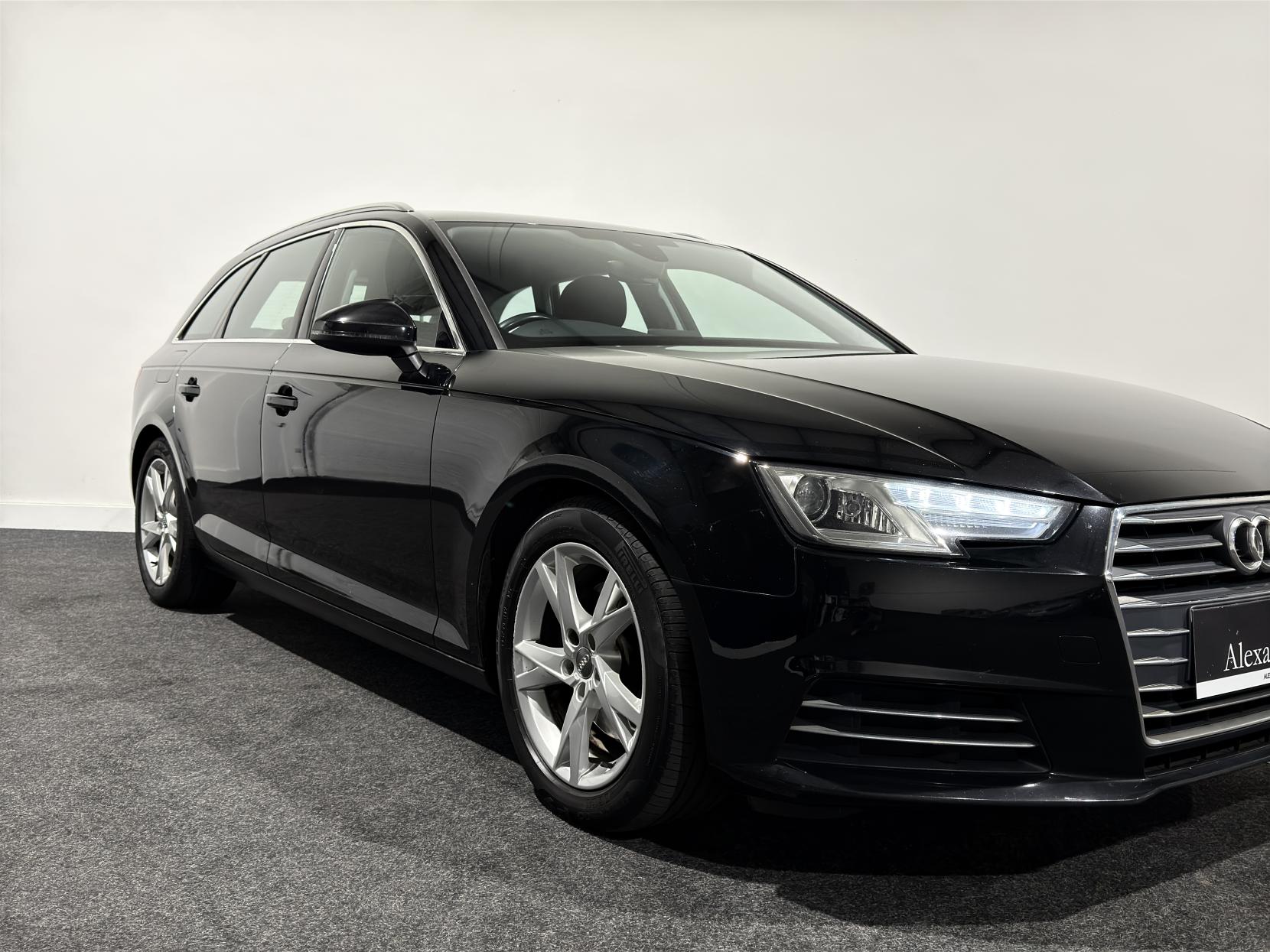 Audi A4 Avant 2.0 TDI ultra Sport Estate 5dr Diesel Manual Euro 6 (s/s) (150 ps)