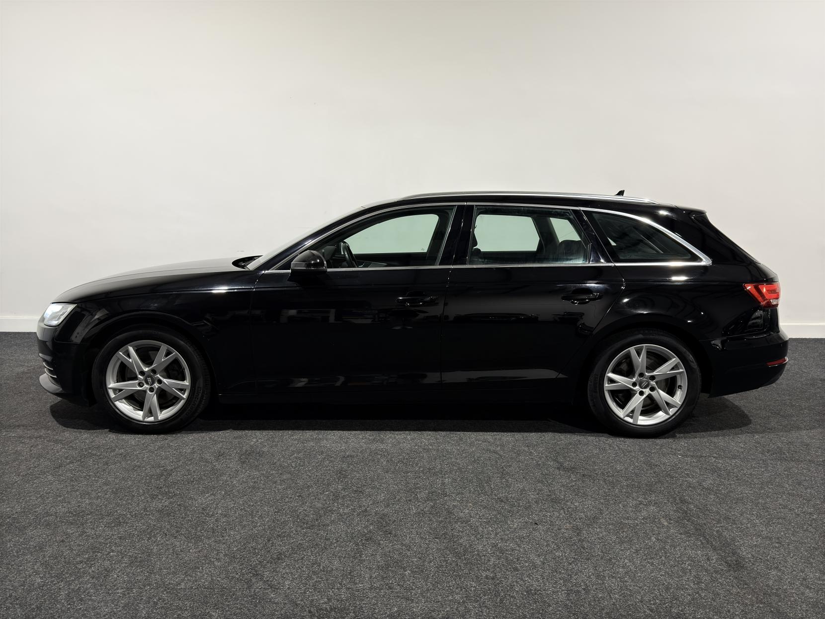 Audi A4 Avant 2.0 TDI ultra Sport Estate 5dr Diesel Manual Euro 6 (s/s) (150 ps)