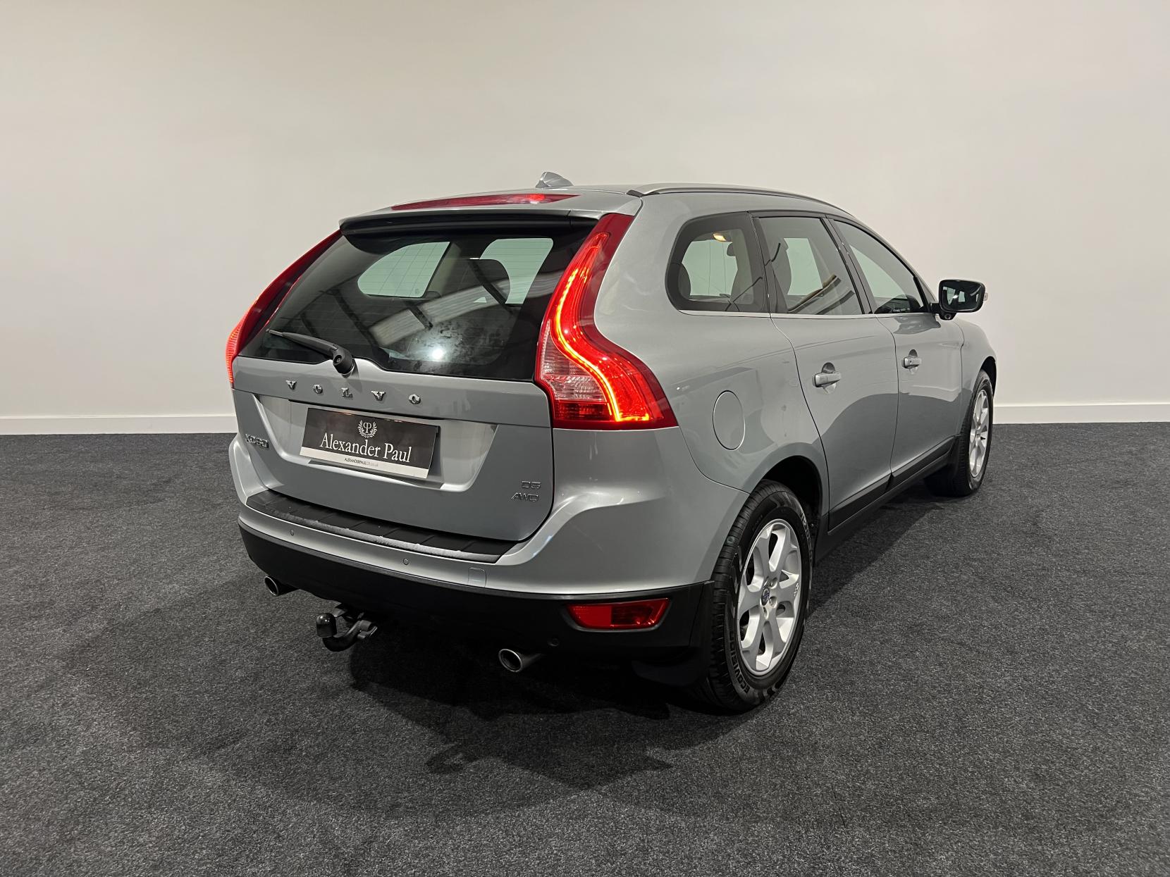 Volvo XC60 2.4 D5 SE Lux SUV 5dr Diesel Manual AWD Euro 4 (205 ps)