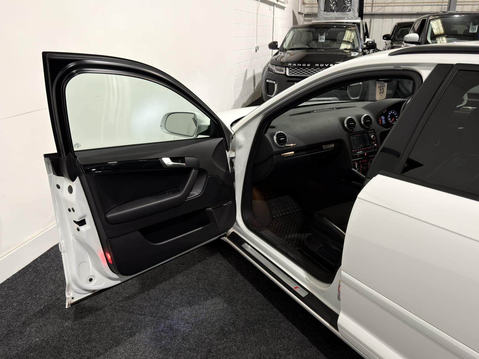 Audi A3 2.0 TFSI Black Edition Sportback 5dr Petrol S Tronic quattro Euro 5 (200 ps)