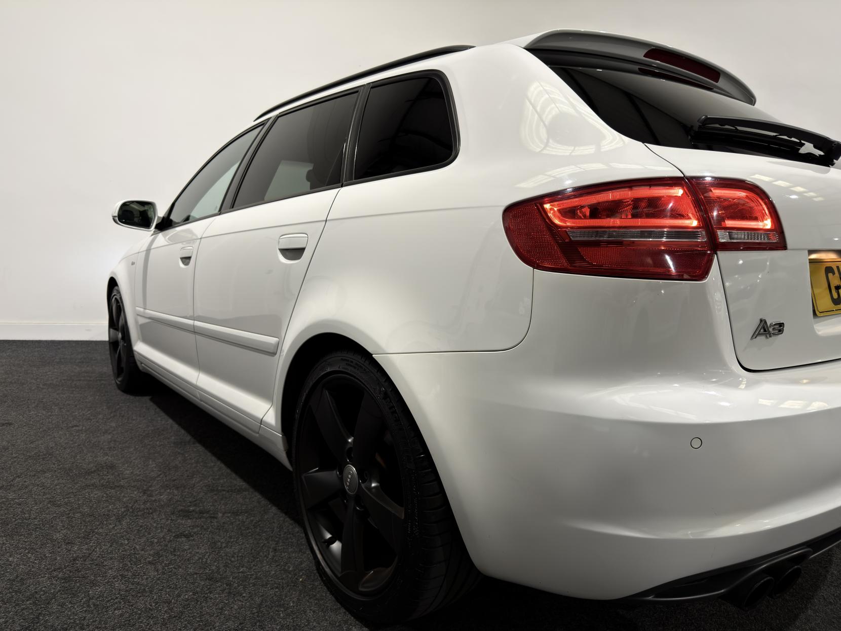 Audi A3 2.0 TFSI Black Edition Sportback 5dr Petrol S Tronic quattro Euro 5 (200 ps)