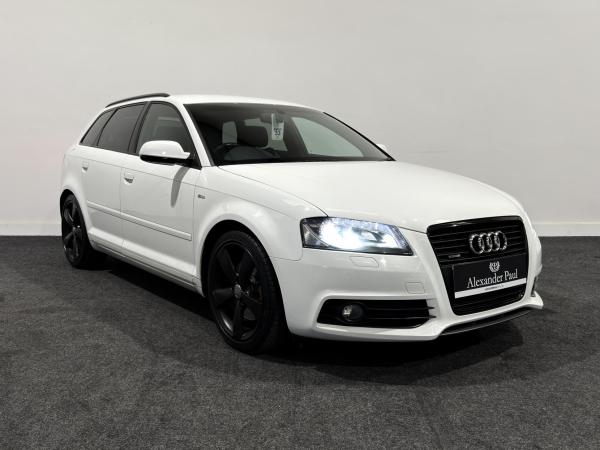 Audi A3 2.0 TFSI Black Edition Sportback 5dr Petrol S Tronic quattro Euro 5 (200 ps)