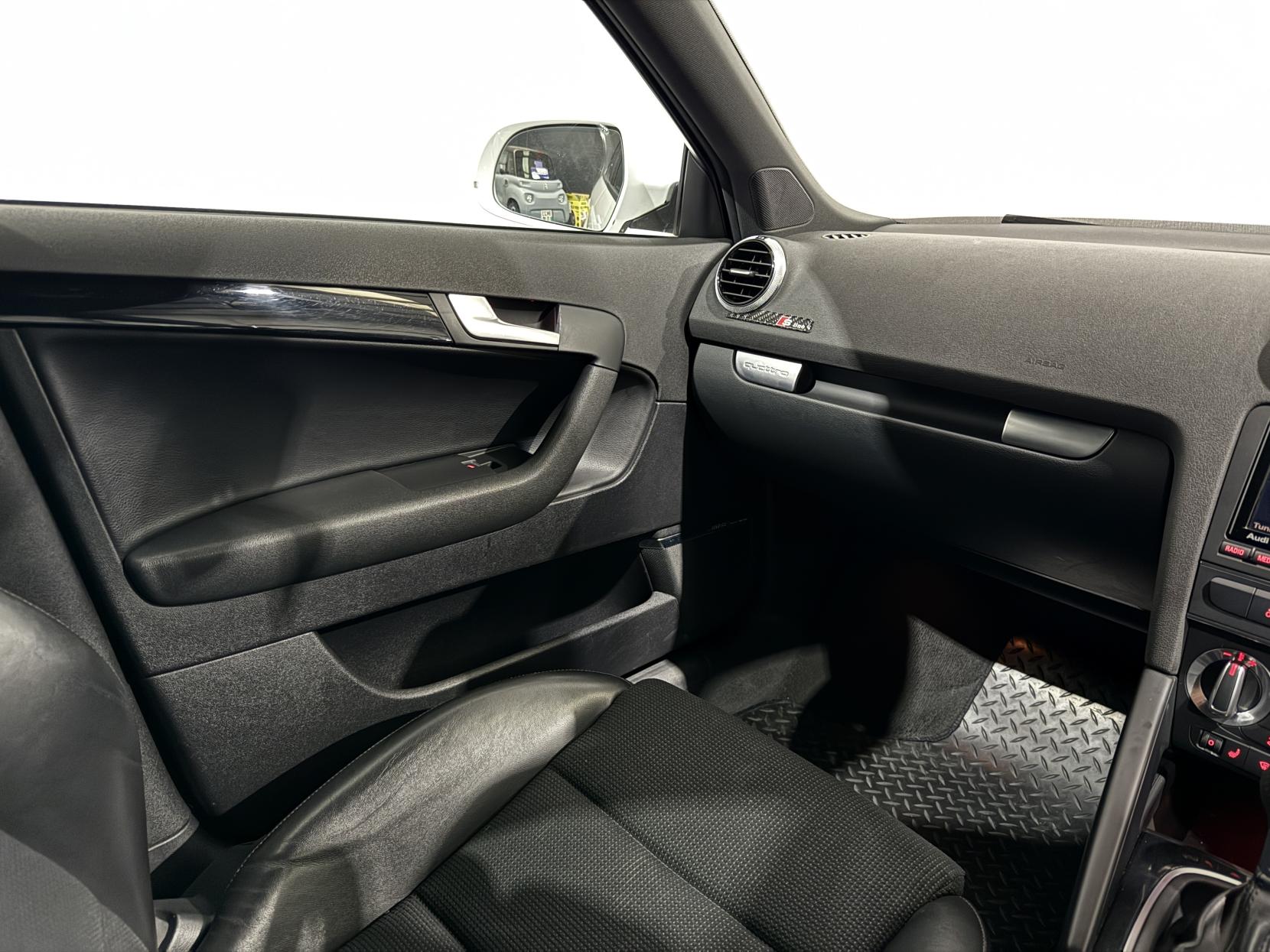 Audi A3 2.0 TFSI Black Edition Sportback 5dr Petrol S Tronic quattro Euro 5 (200 ps)
