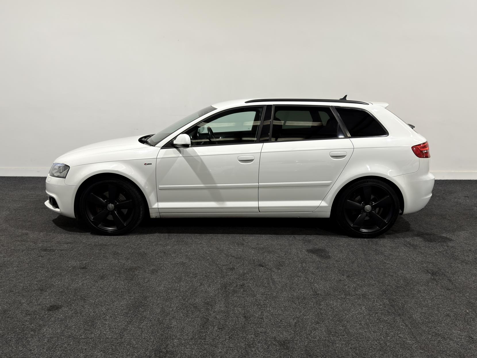 Audi A3 2.0 TFSI Black Edition Sportback 5dr Petrol S Tronic quattro Euro 5 (200 ps)