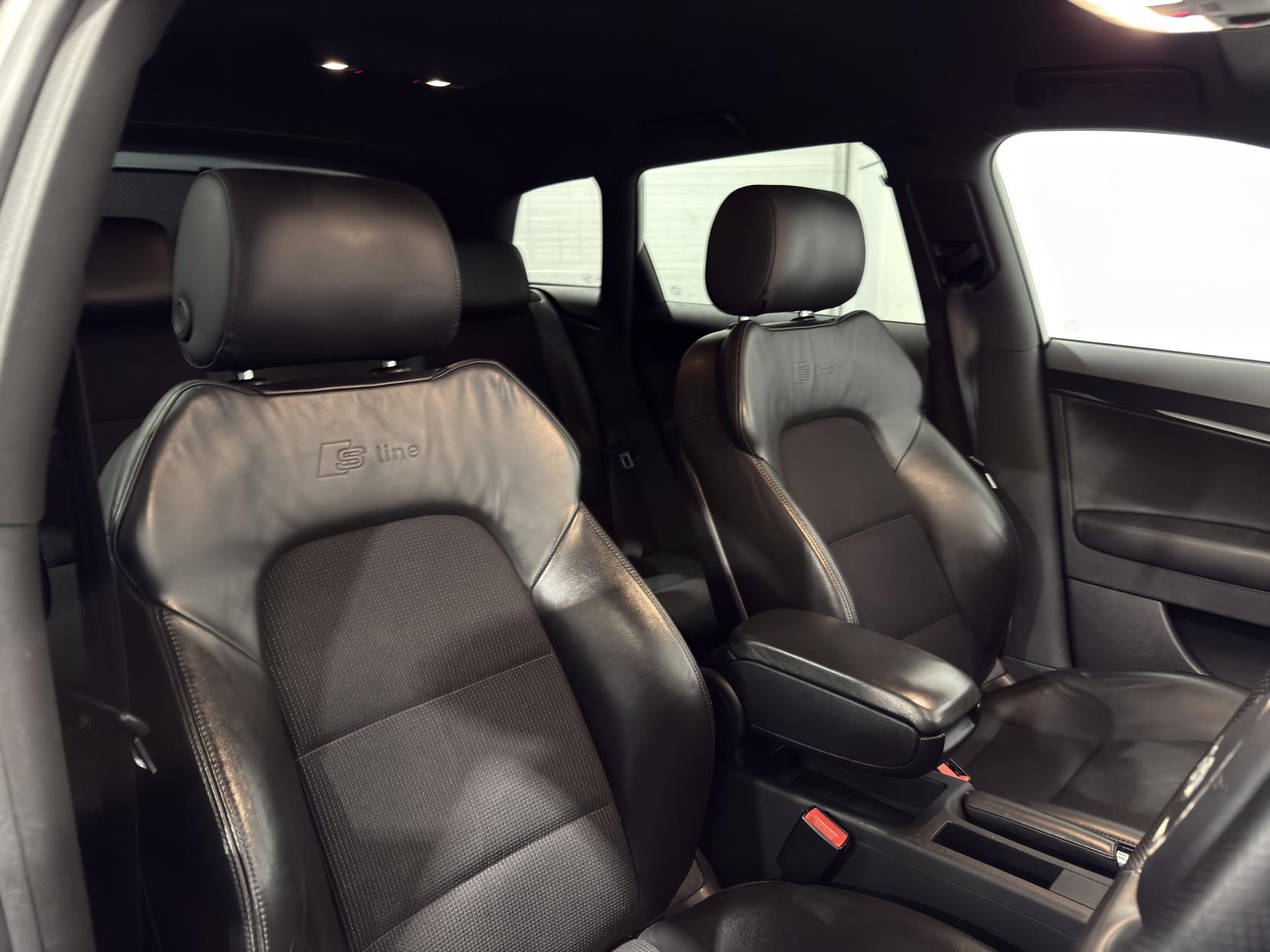 Audi A3 2.0 TFSI Black Edition Sportback 5dr Petrol S Tronic quattro Euro 5 (200 ps)