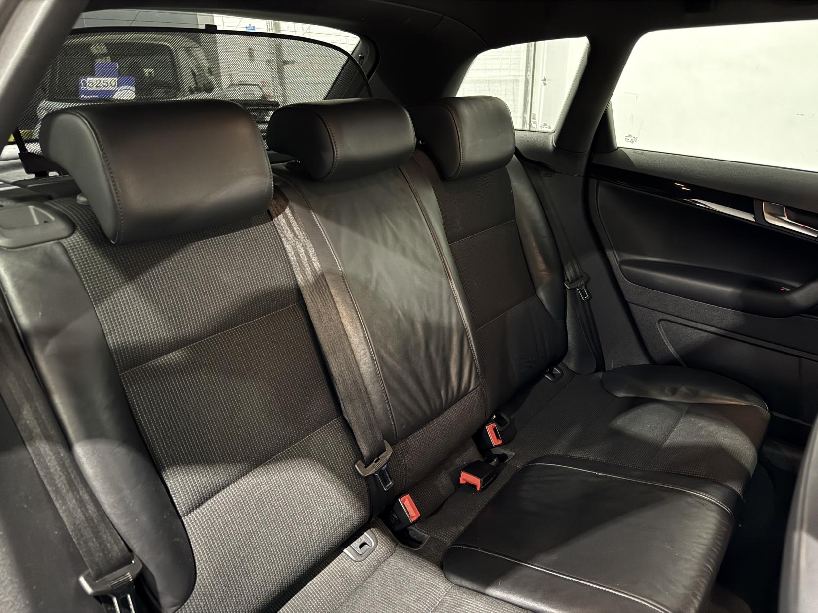 Audi A3 2.0 TFSI Black Edition Sportback 5dr Petrol S Tronic quattro Euro 5 (200 ps)