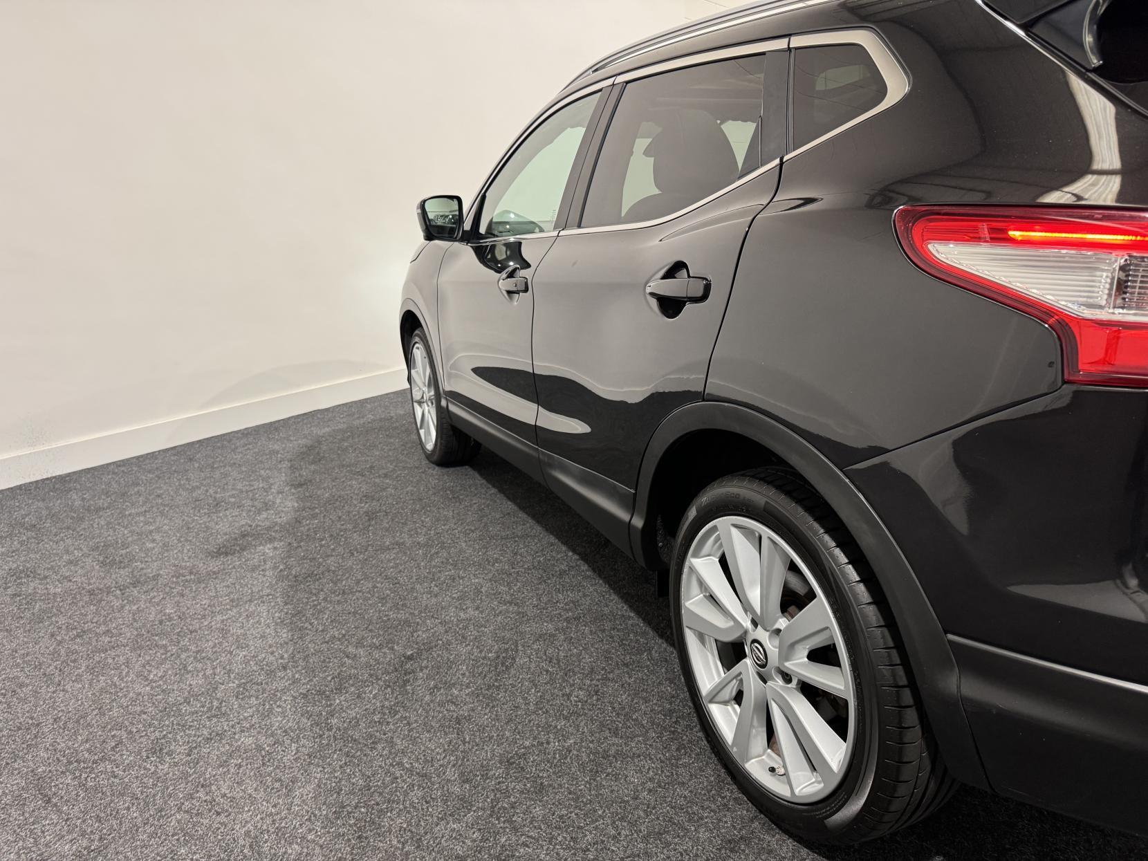 Nissan Qashqai 1.6 dCi Tekna SUV 5dr Diesel XTRON 2WD Euro 5 (s/s) (130 ps)