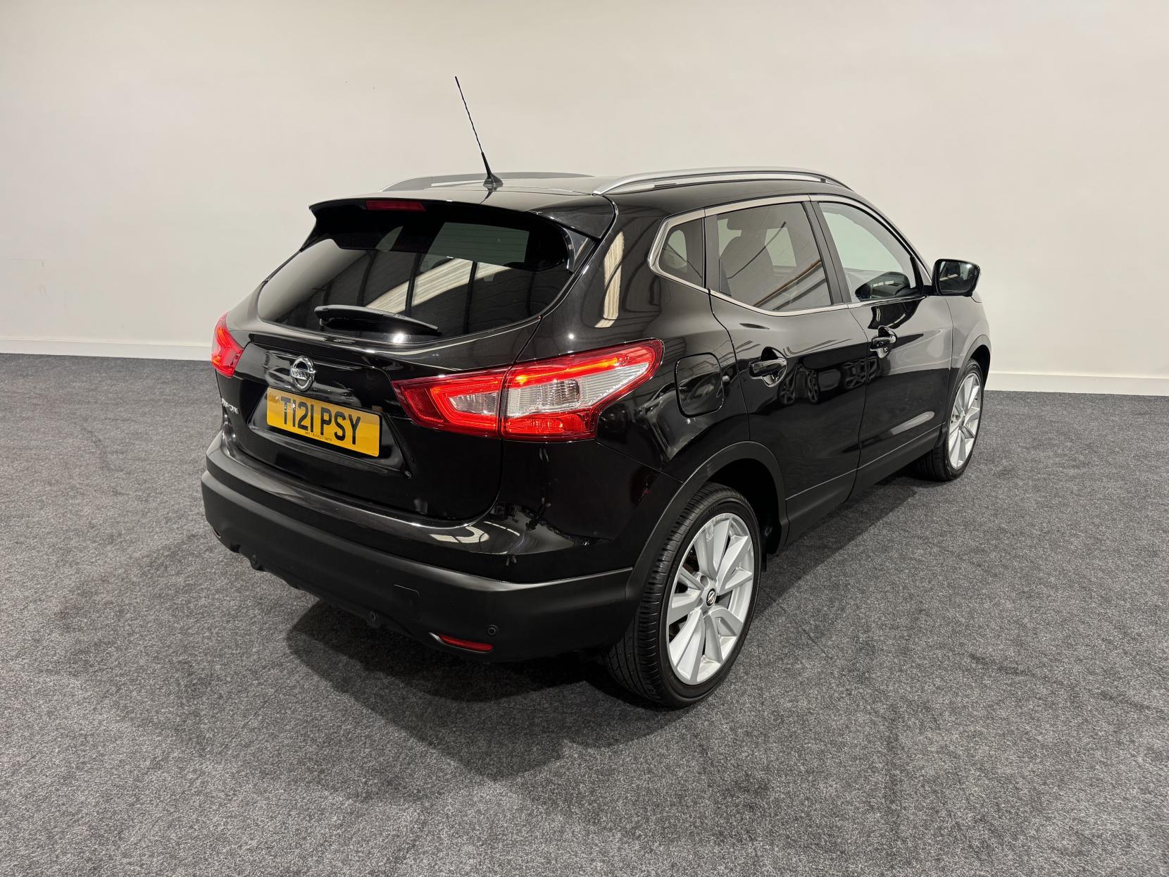 Nissan Qashqai 1.6 dCi Tekna SUV 5dr Diesel XTRON 2WD Euro 5 (s/s) (130 ps)